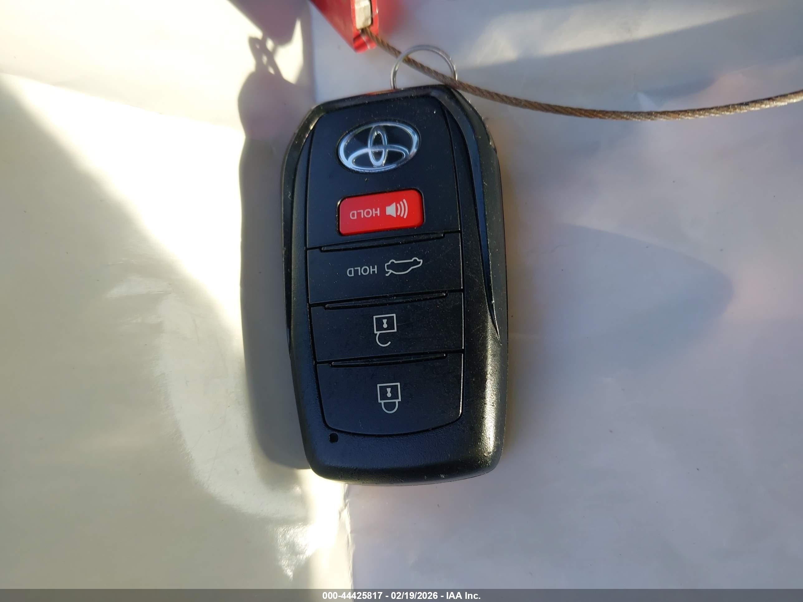 TOYOTA CAMRY image 11