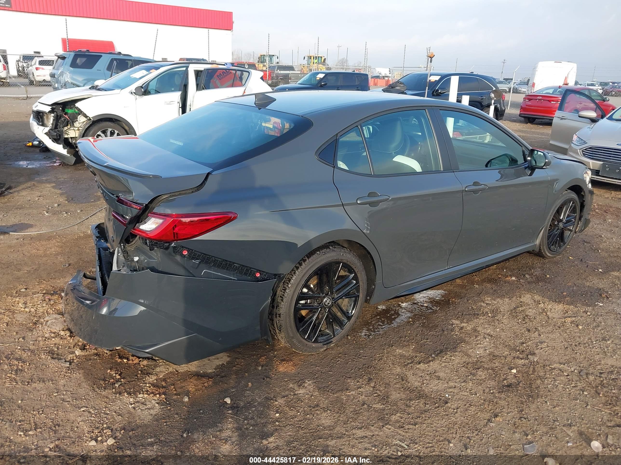 TOYOTA CAMRY image 4