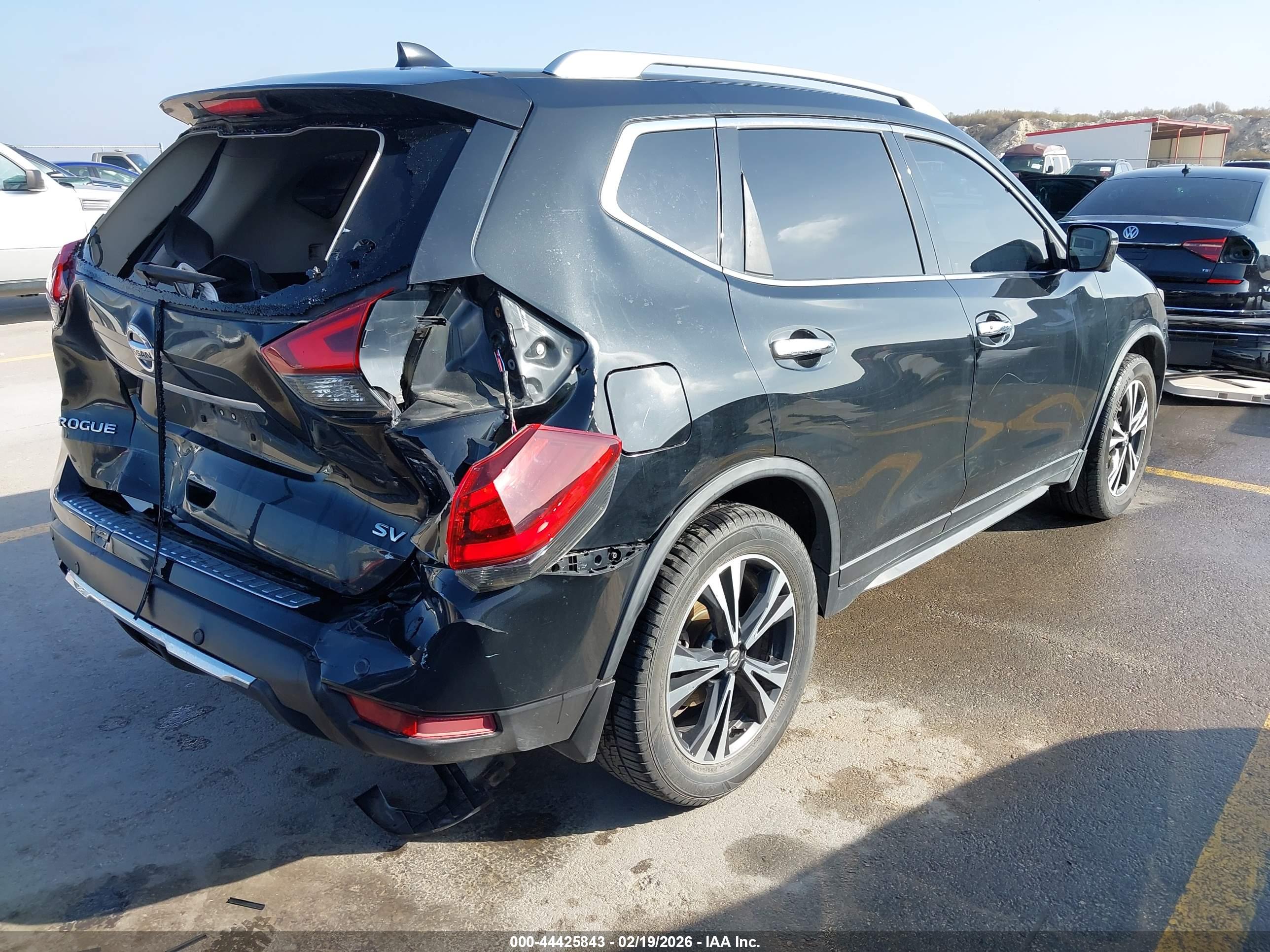 NISSAN ROGUE image 4