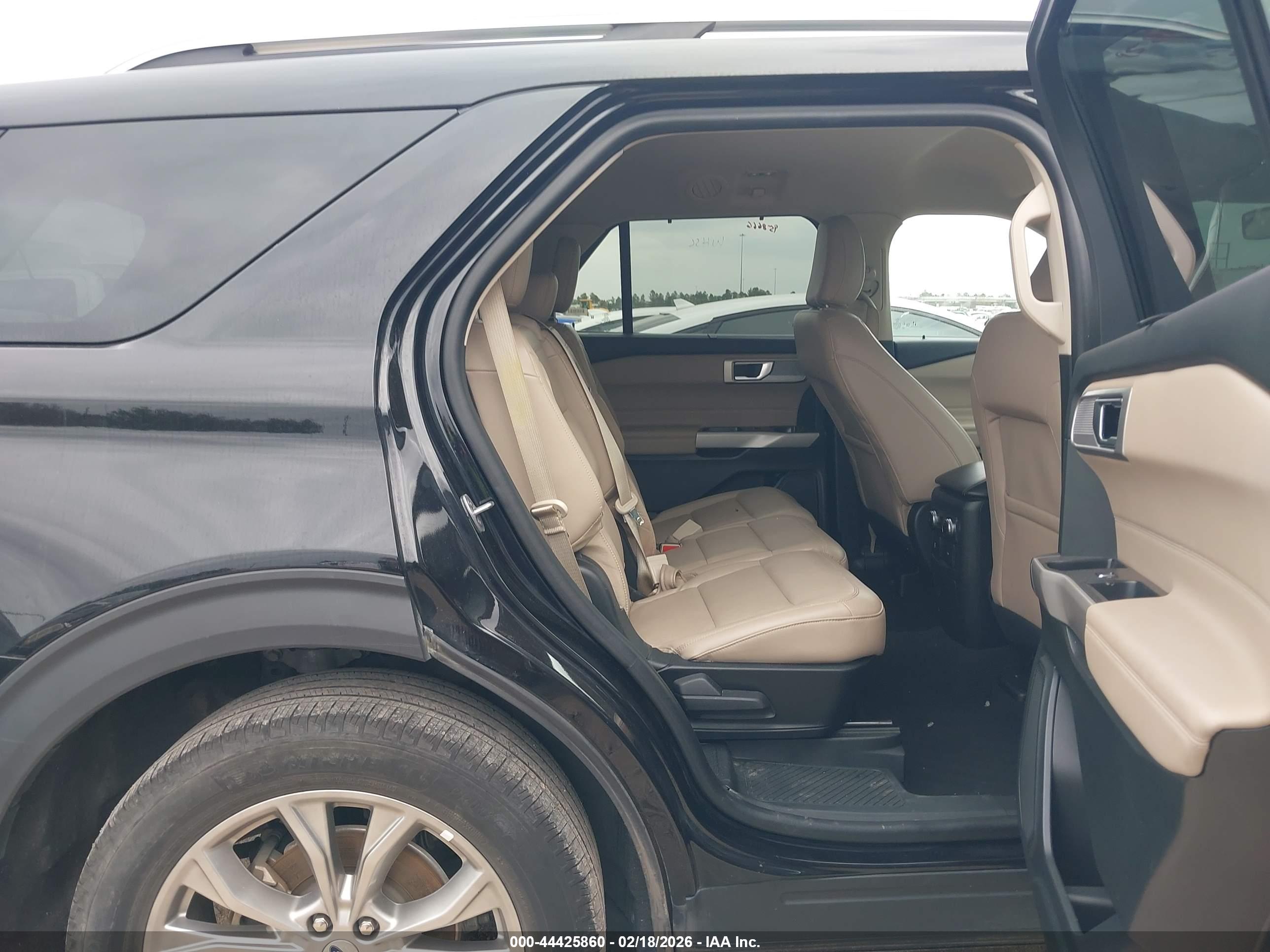 FORD EXPLORER image 8