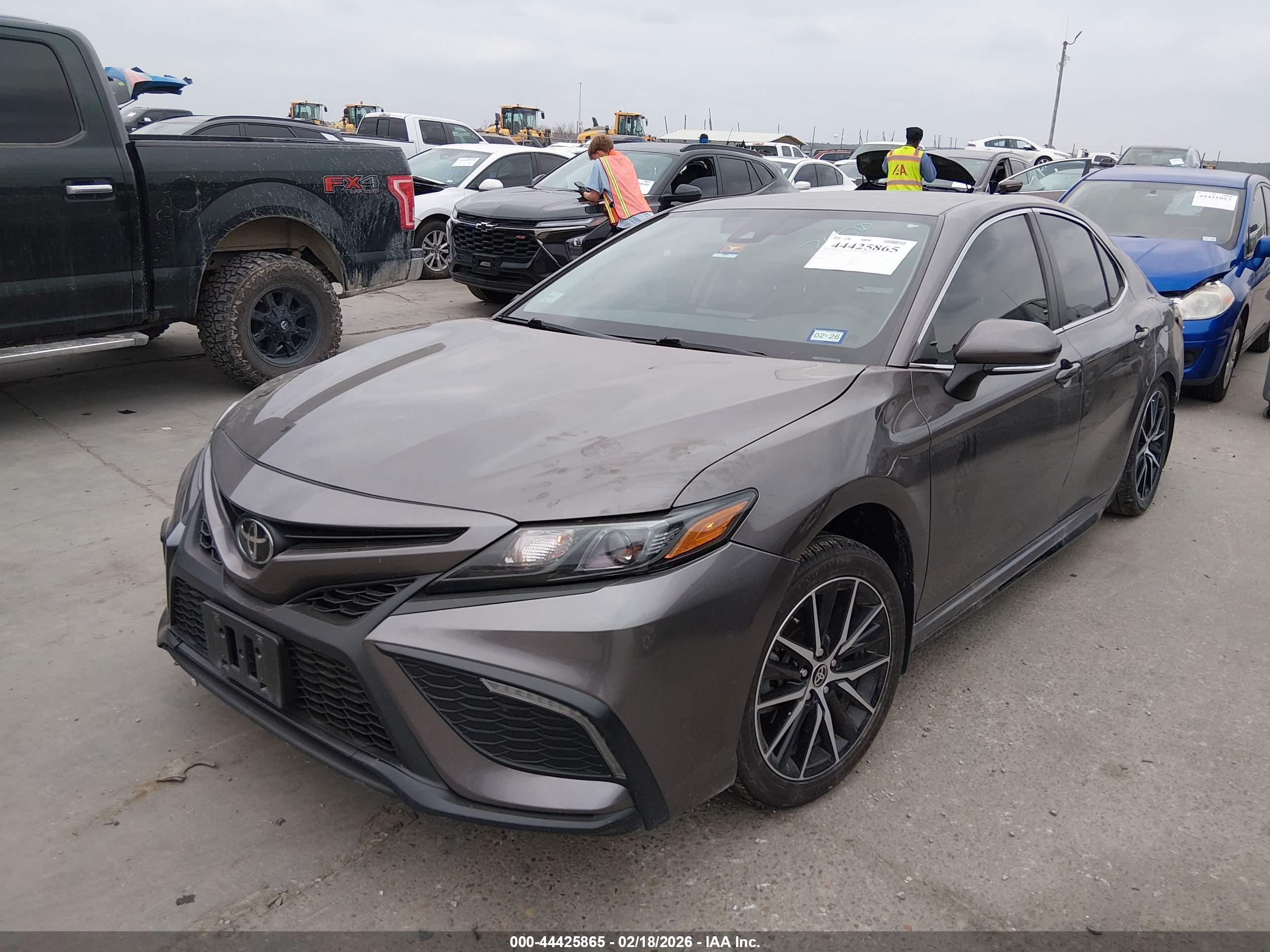 TOYOTA CAMRY image 2