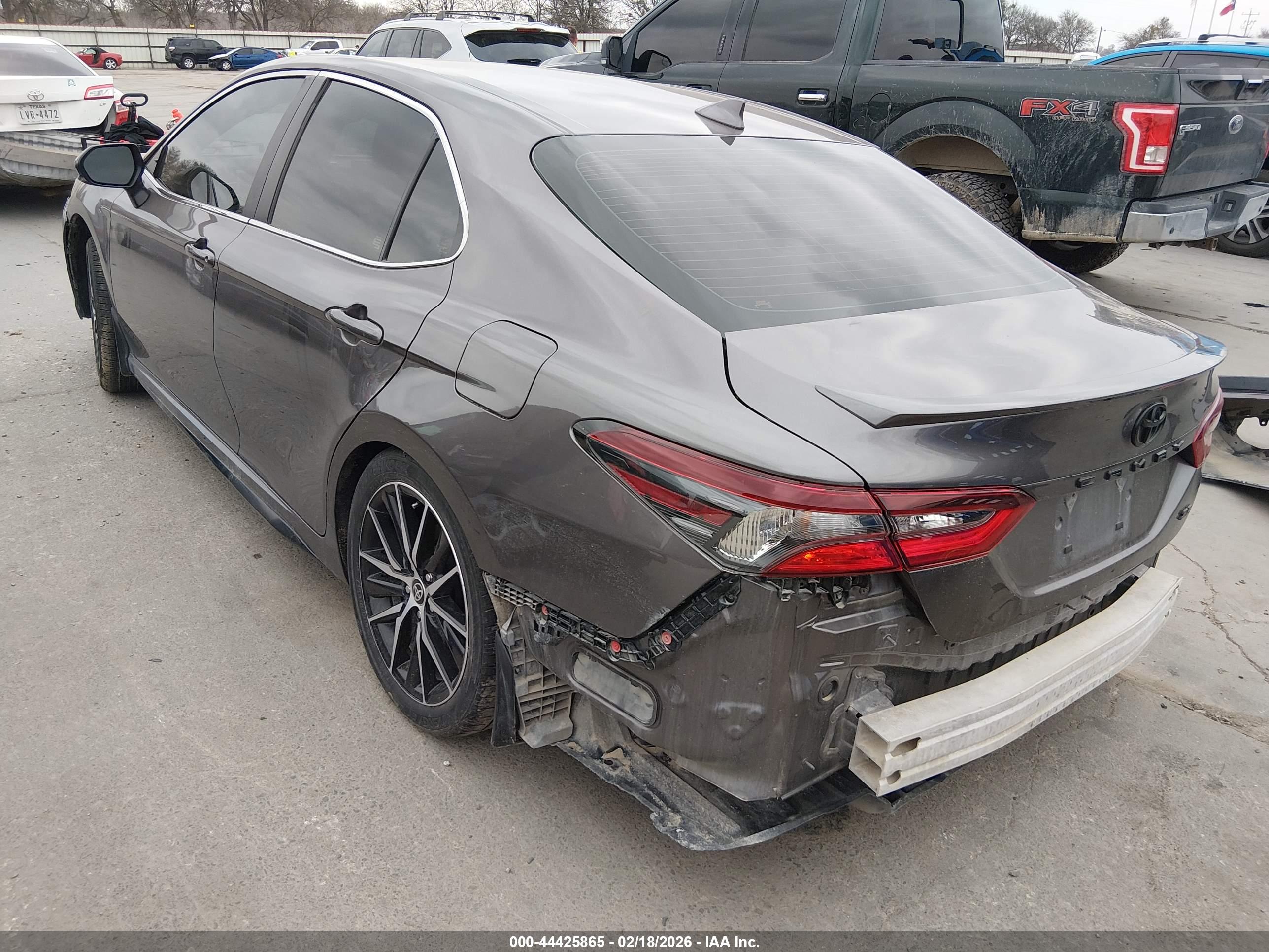 TOYOTA CAMRY image 3