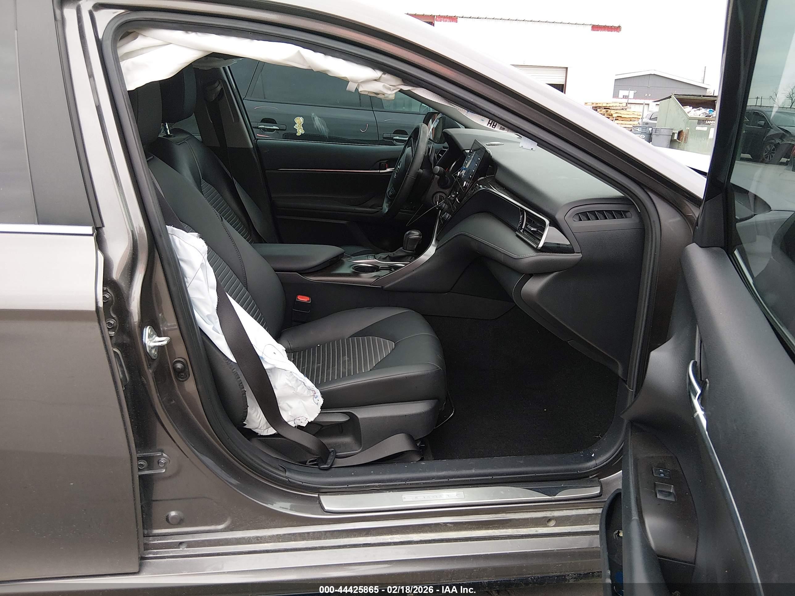 TOYOTA CAMRY image 5