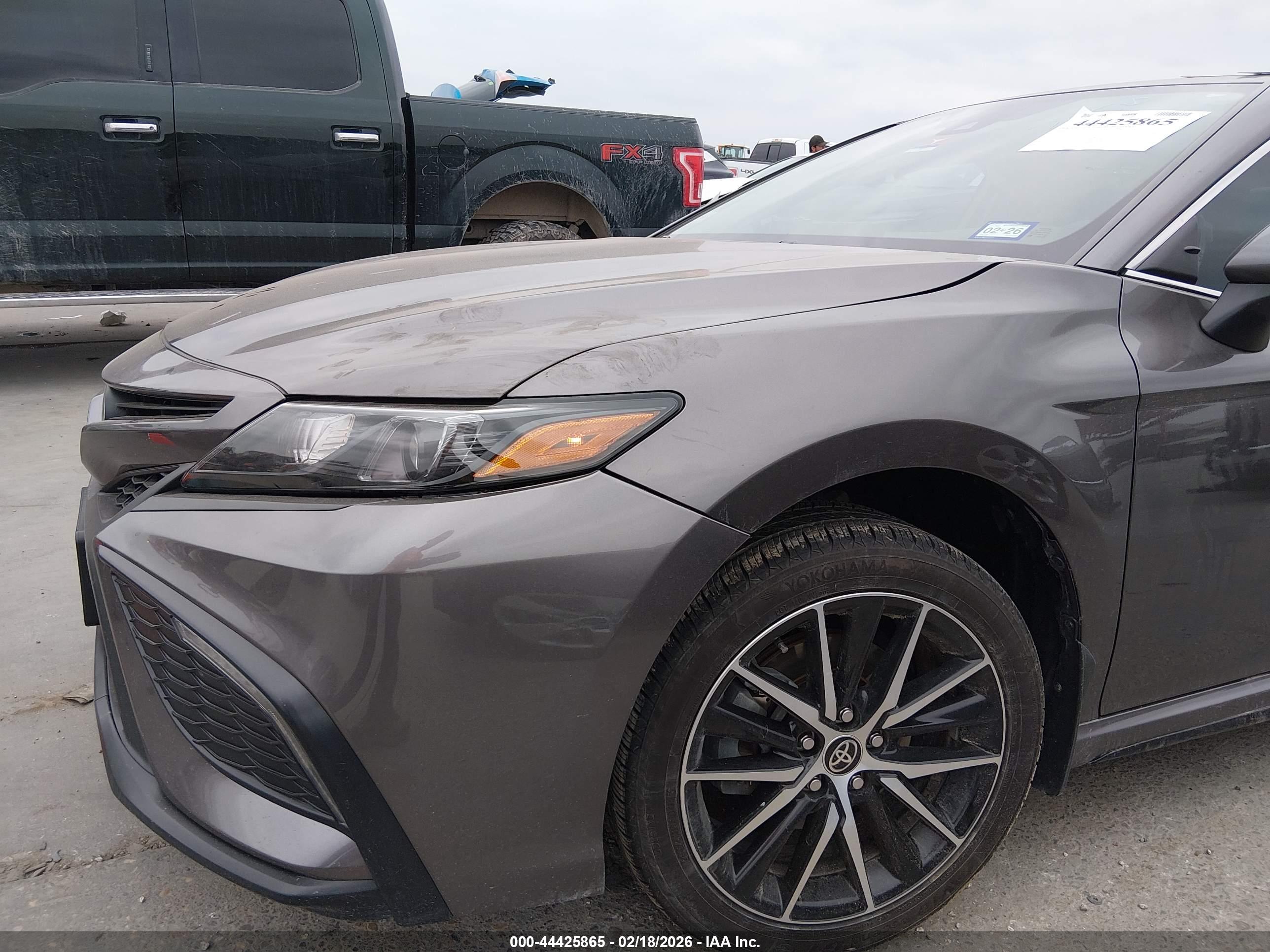 TOYOTA CAMRY image 6