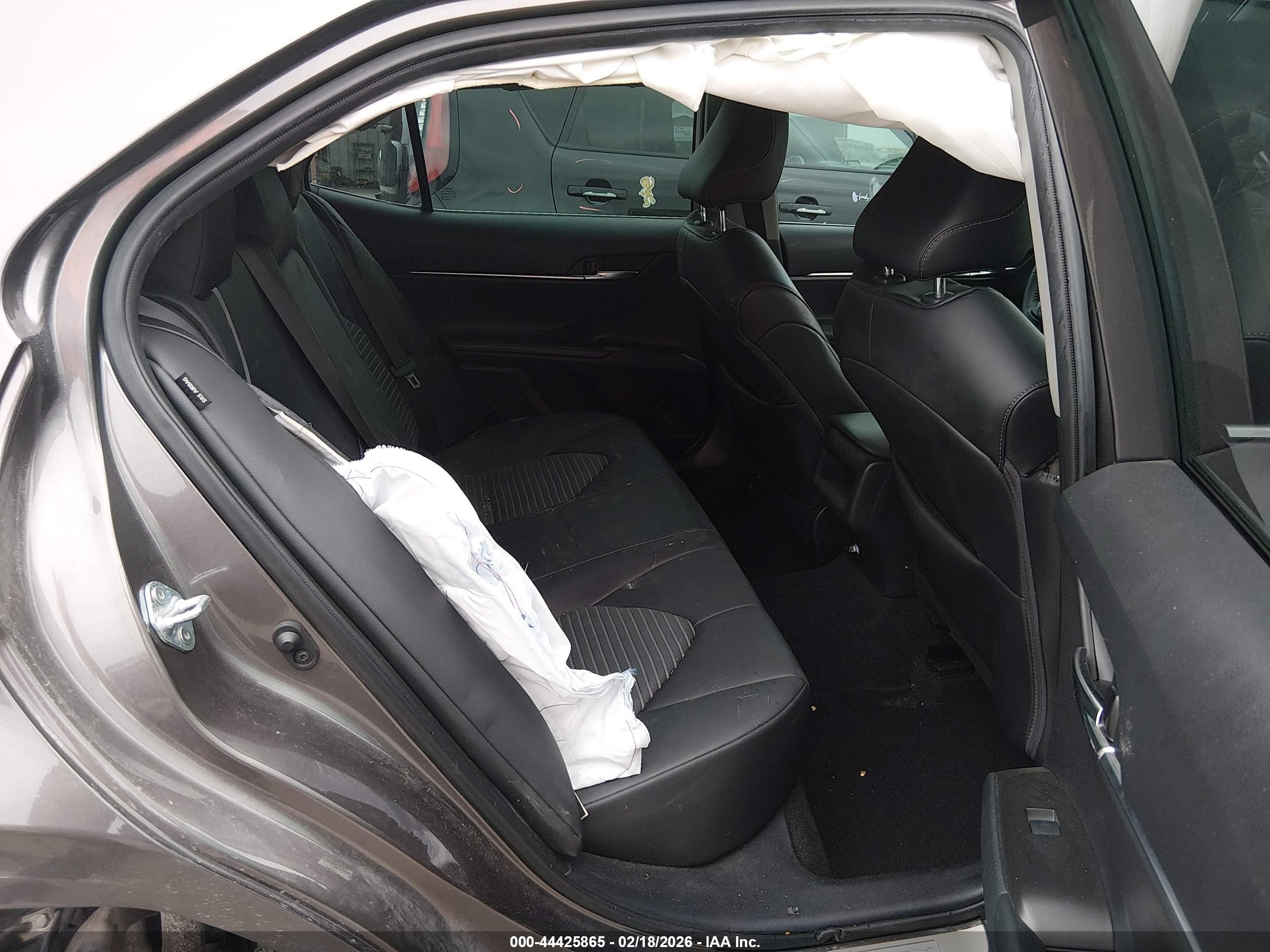 TOYOTA CAMRY image 8