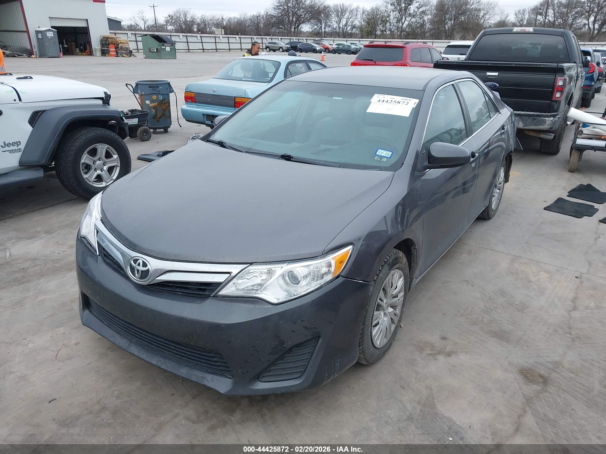 TOYOTA CAMRY image 2