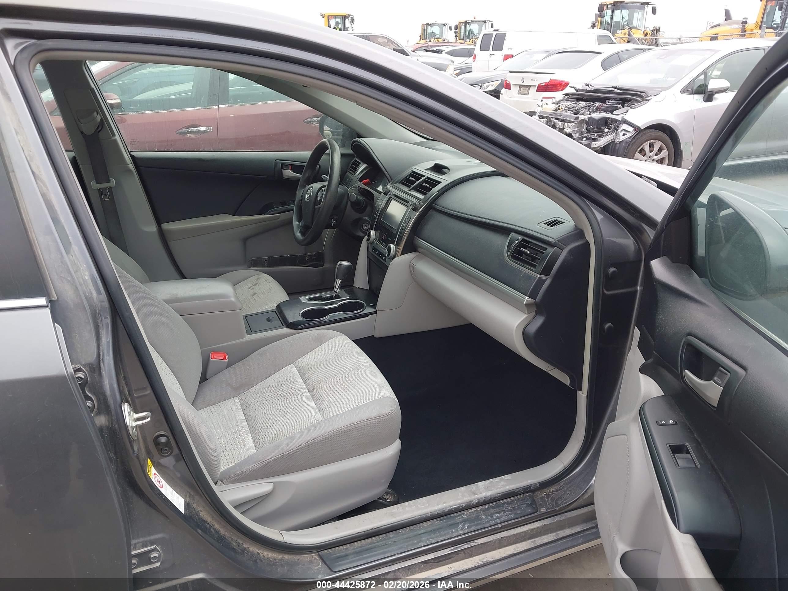 TOYOTA CAMRY image 5