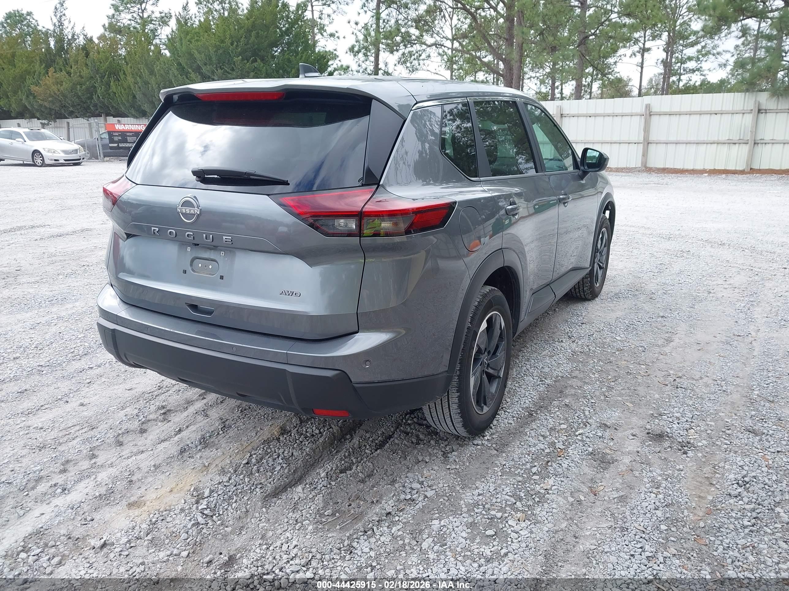 NISSAN ROGUE image 4
