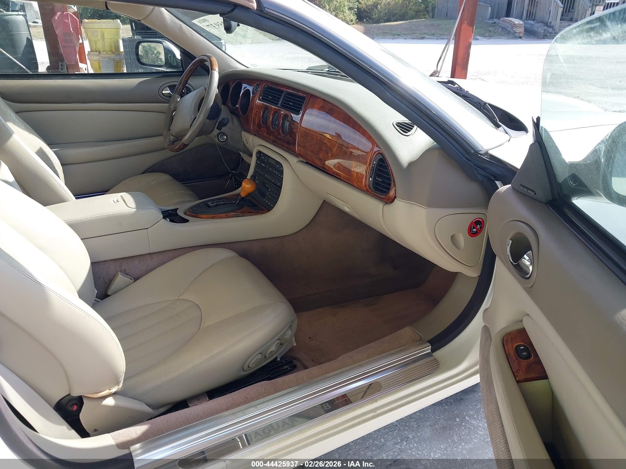 JAGUAR XK8 image 5