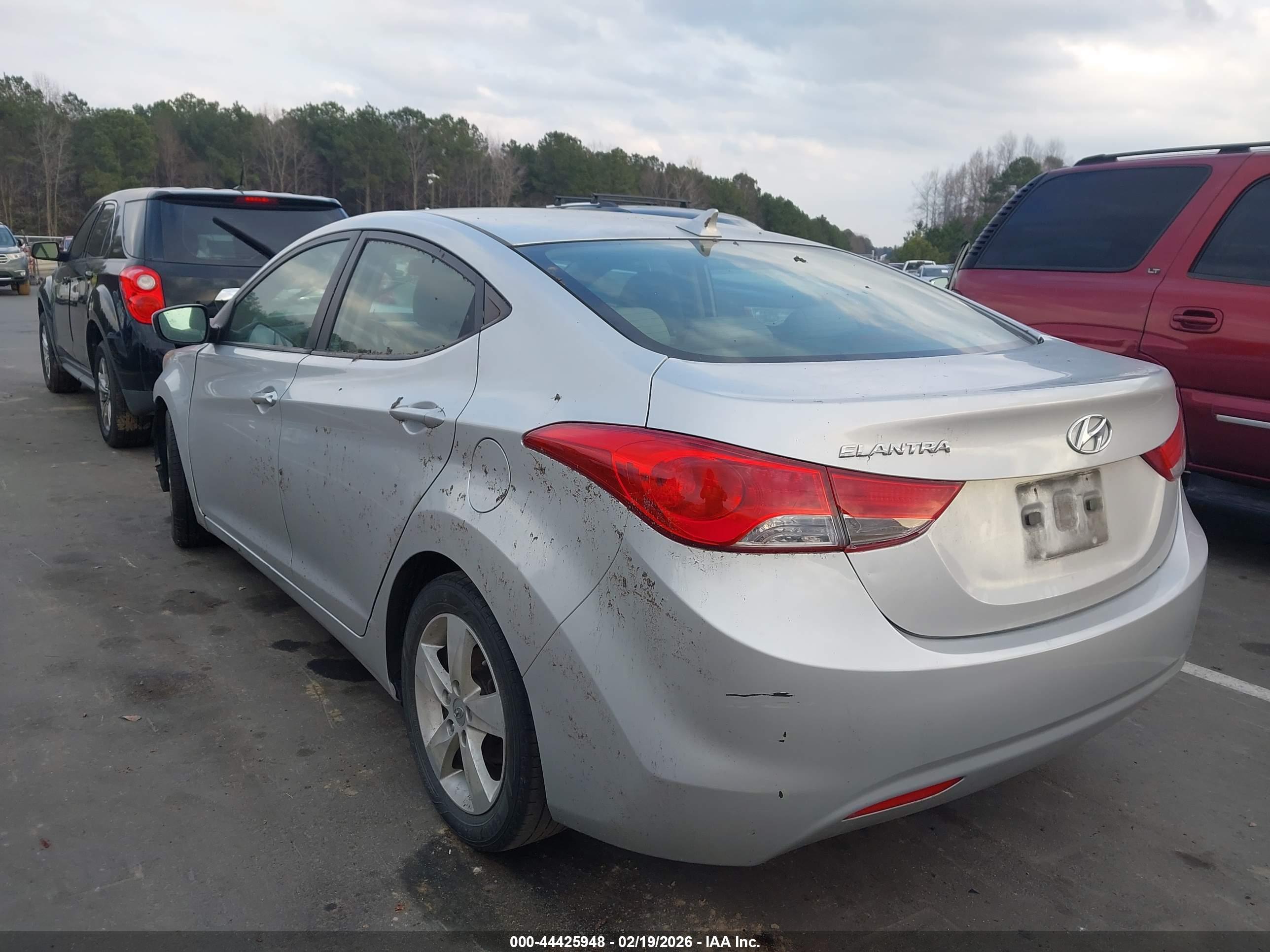 HYUNDAI ELANTRA image 3
