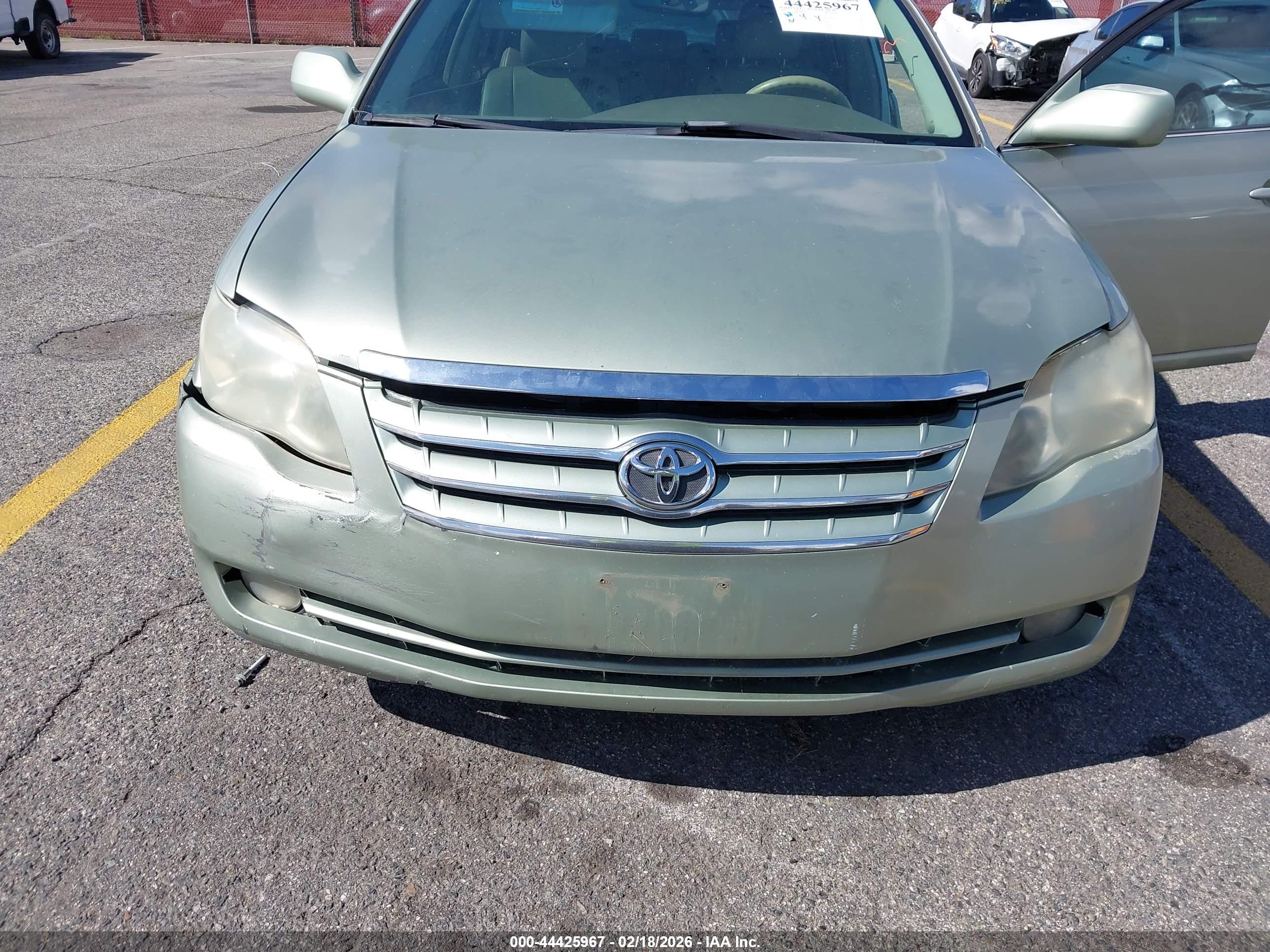 TOYOTA AVALON image 6