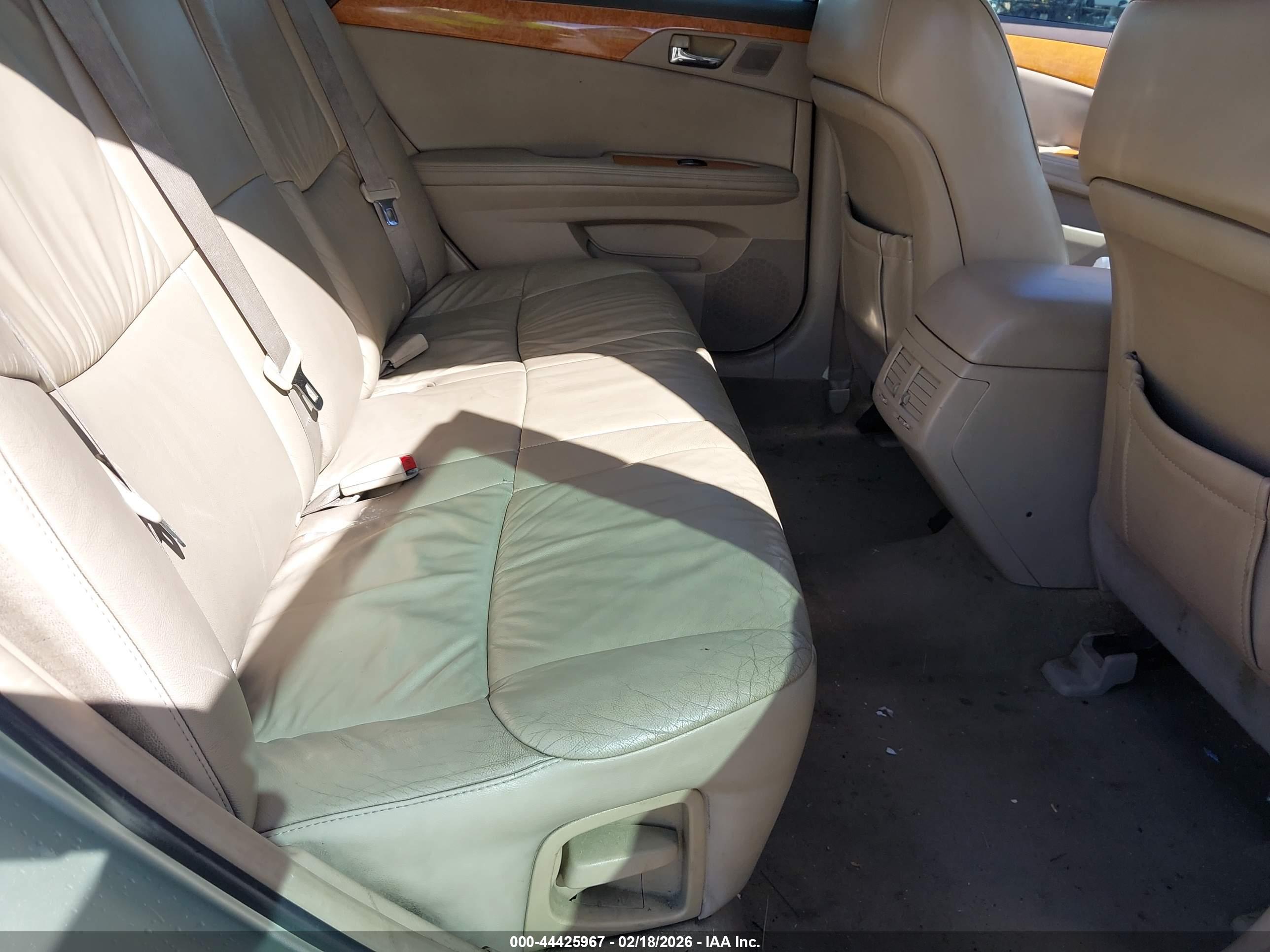 TOYOTA AVALON image 8