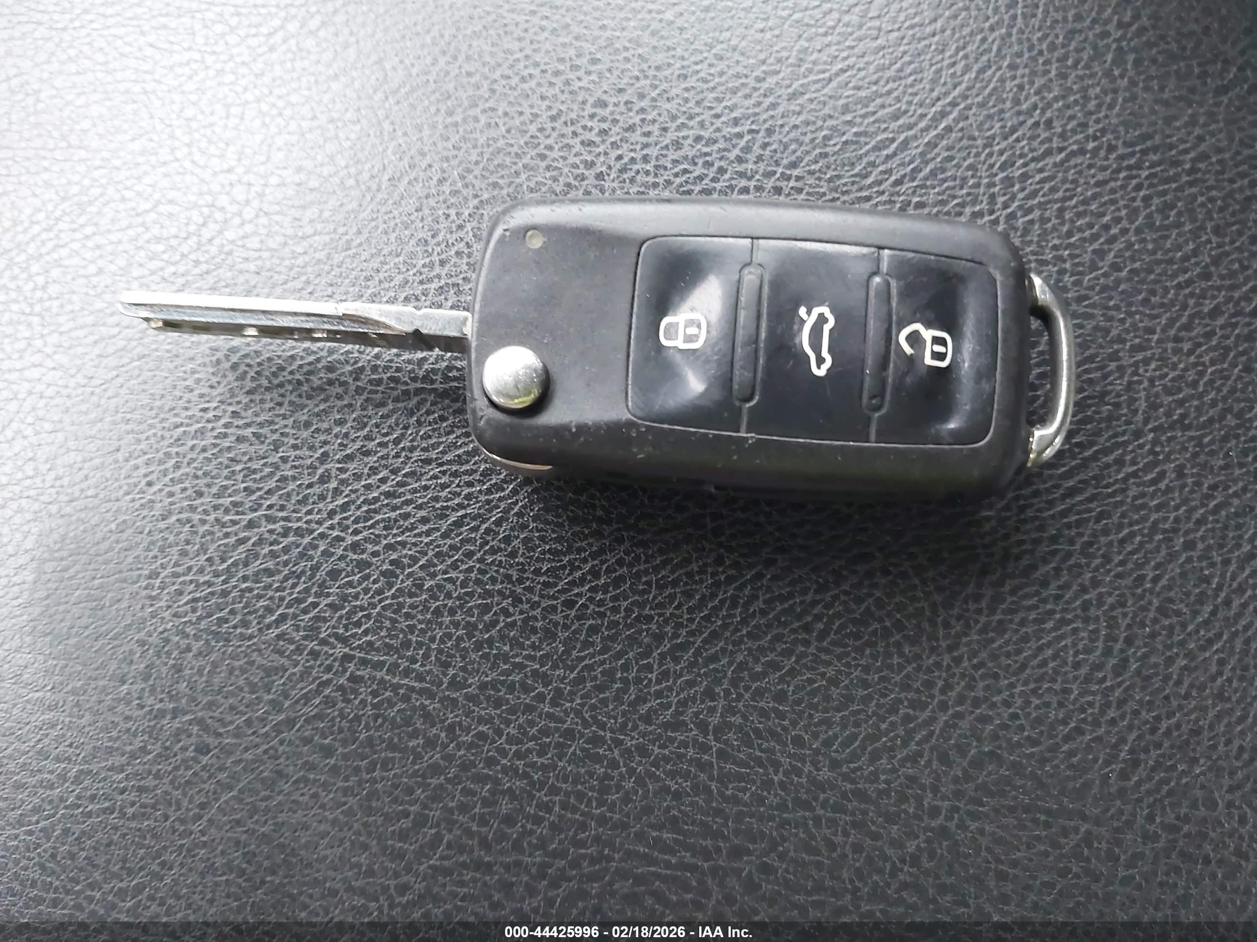 VOLKSWAGEN PASSAT image 11