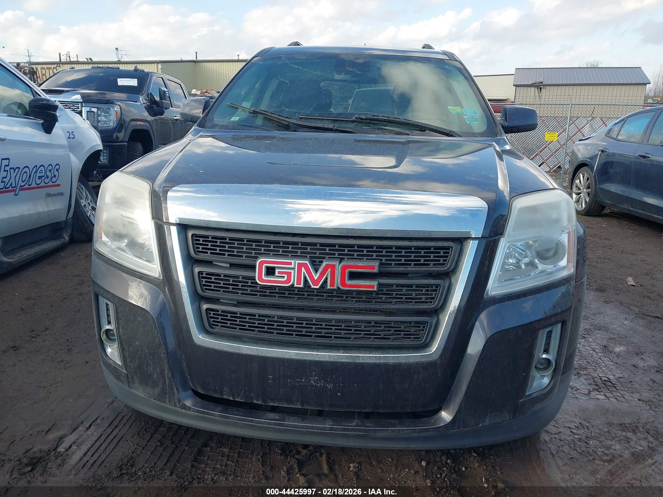 GMC TERRAIN image 6