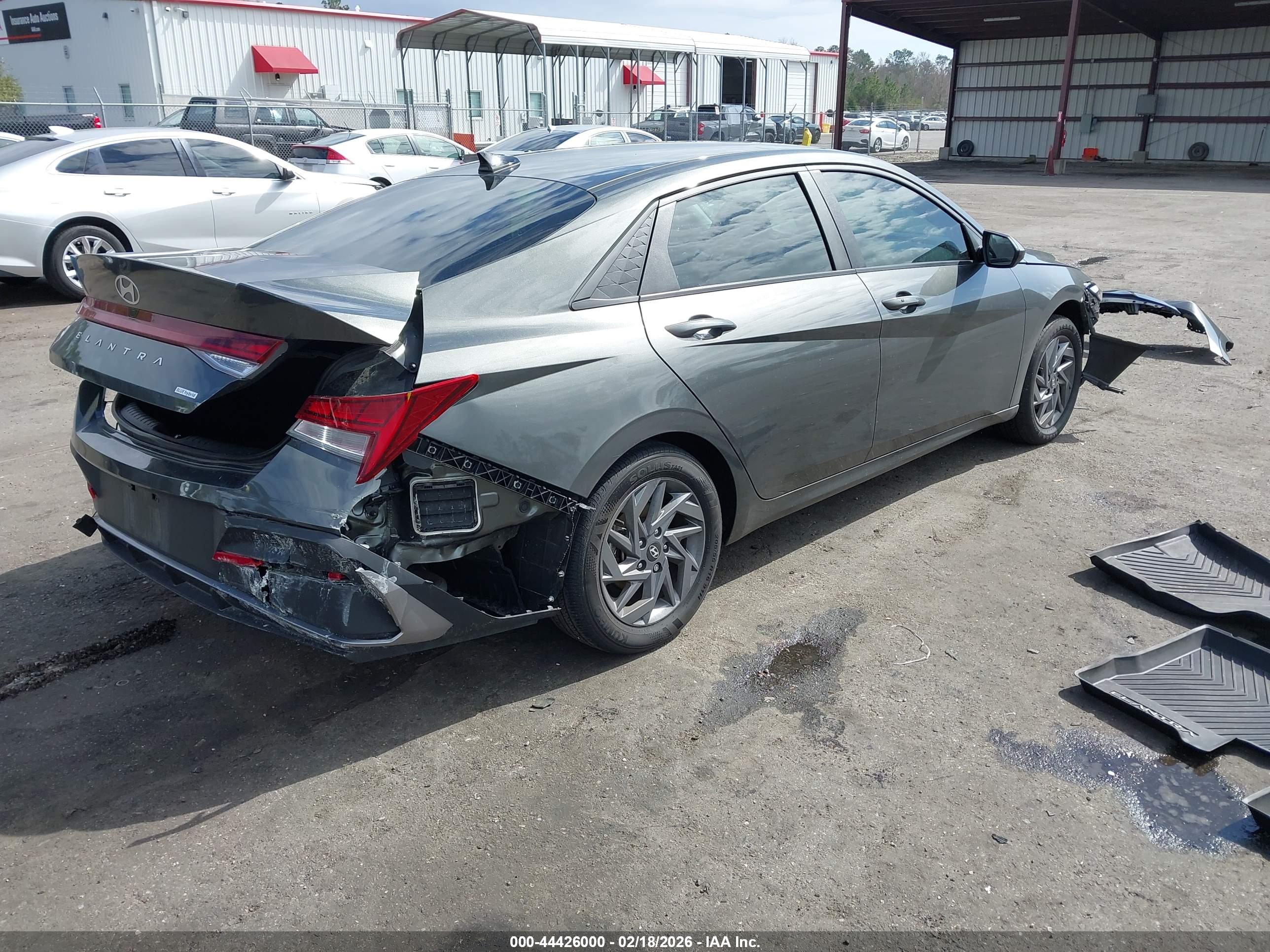 HYUNDAI ELANTRA image 4