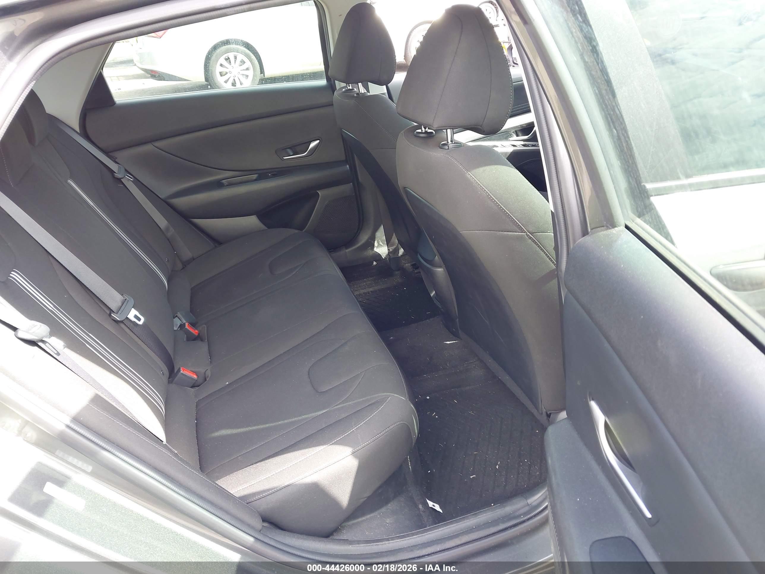HYUNDAI ELANTRA image 8