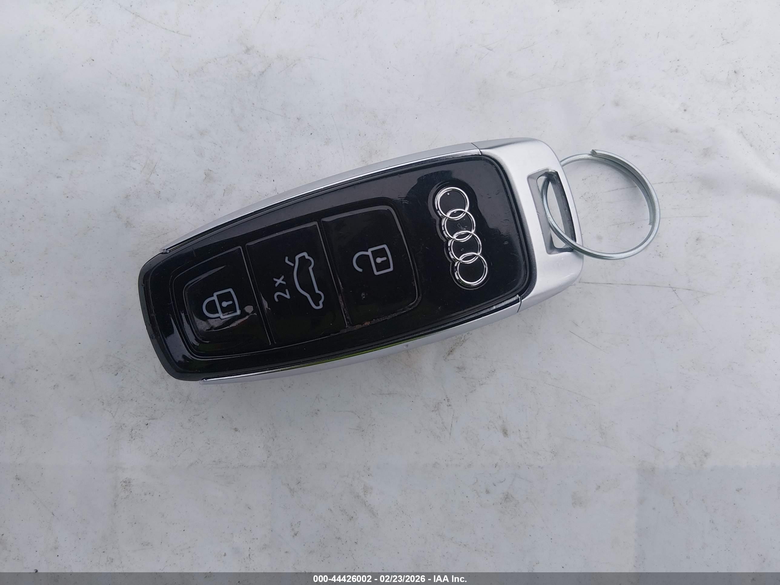AUDI Q8 image 11