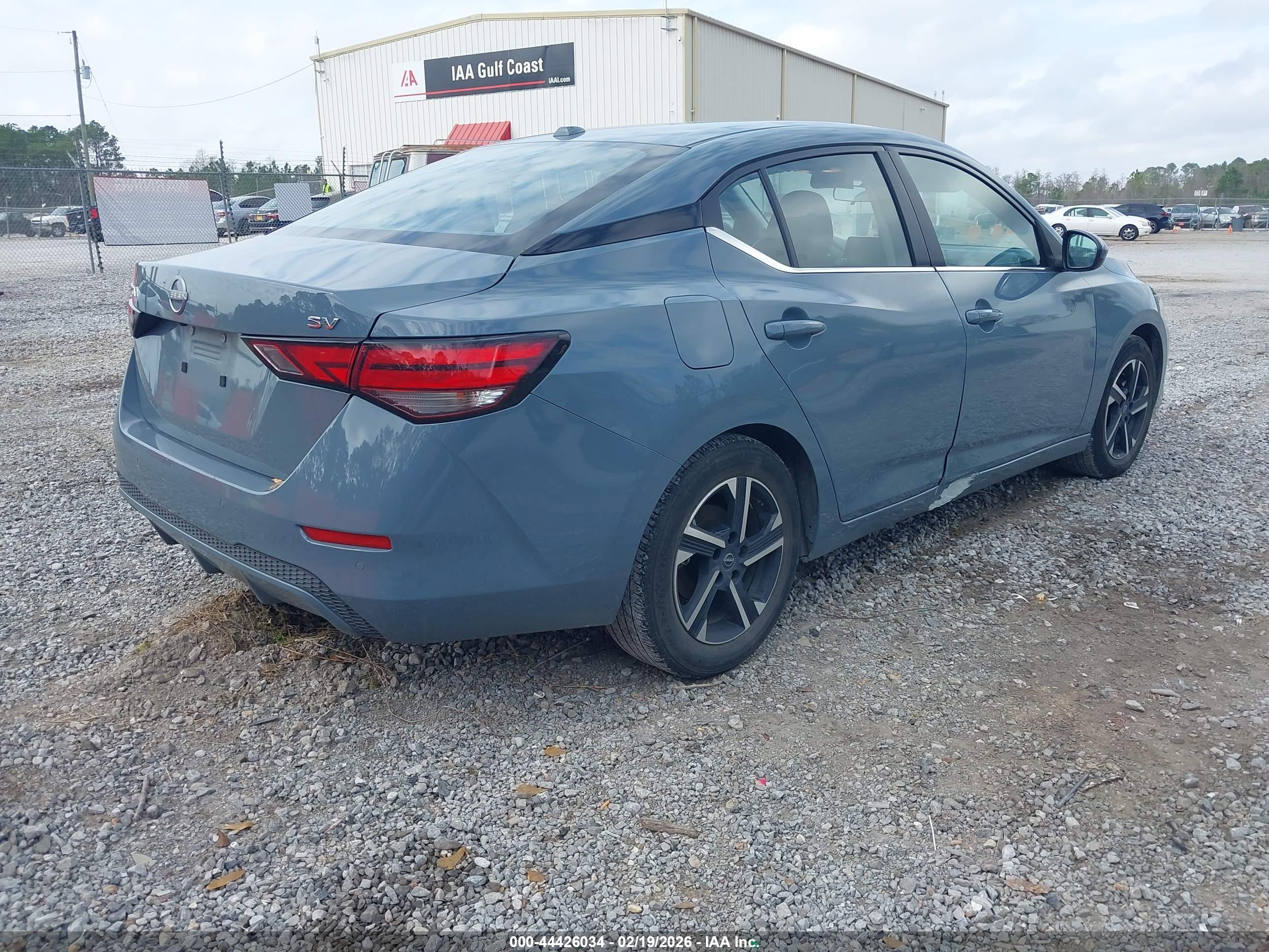 NISSAN SENTRA image 4
