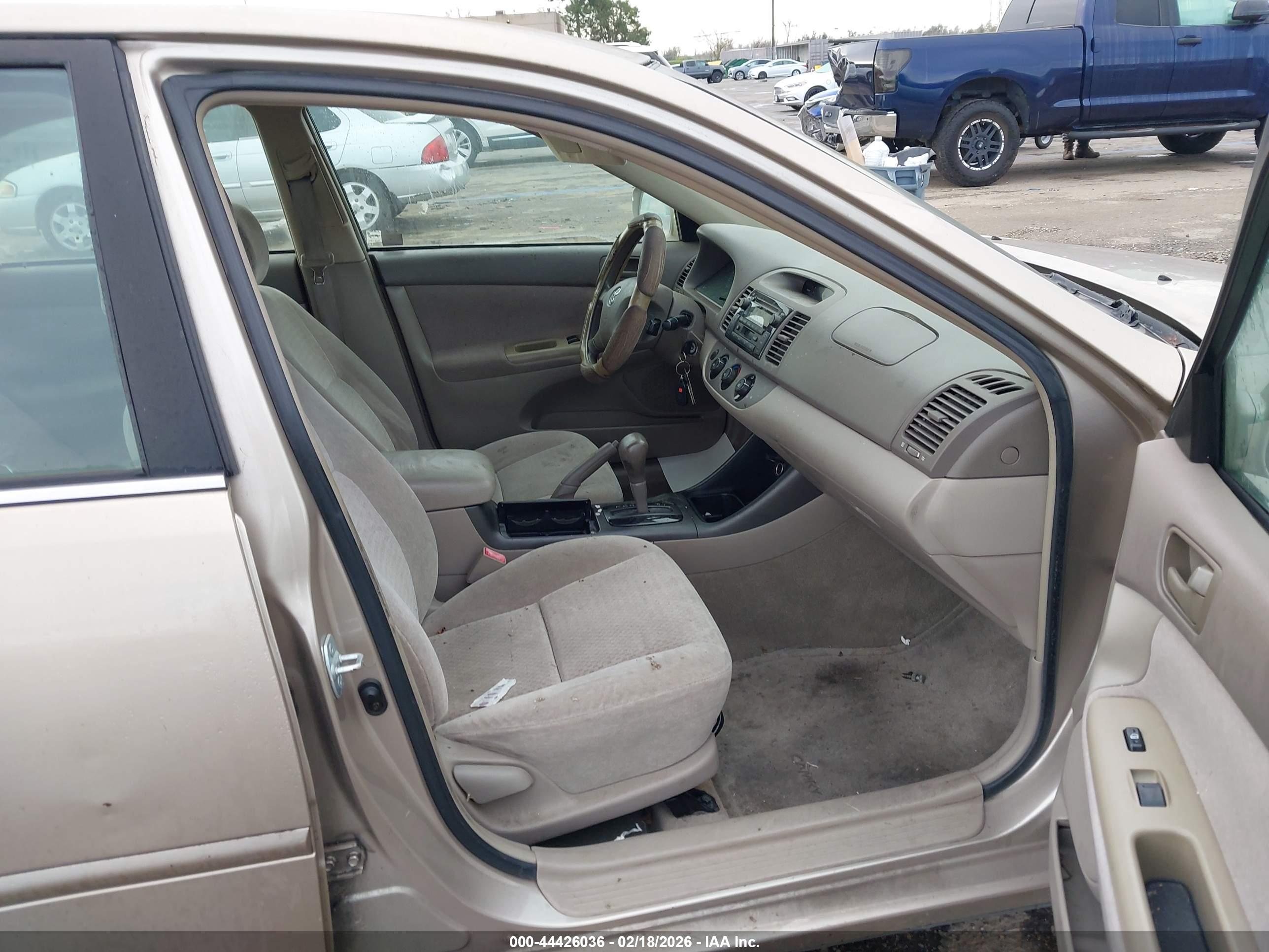 TOYOTA CAMRY image 5