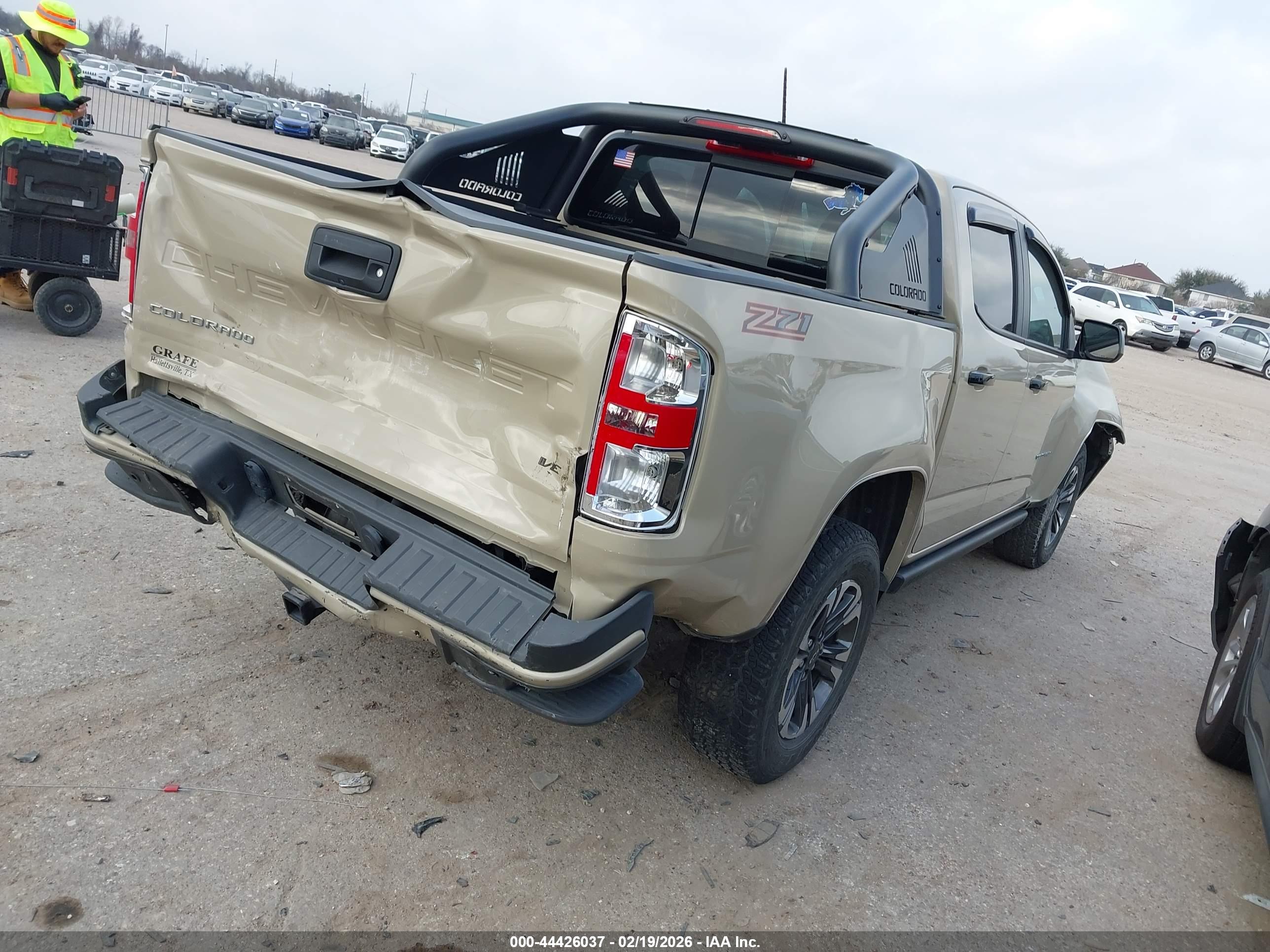 CHEVROLET COLORADO image 4