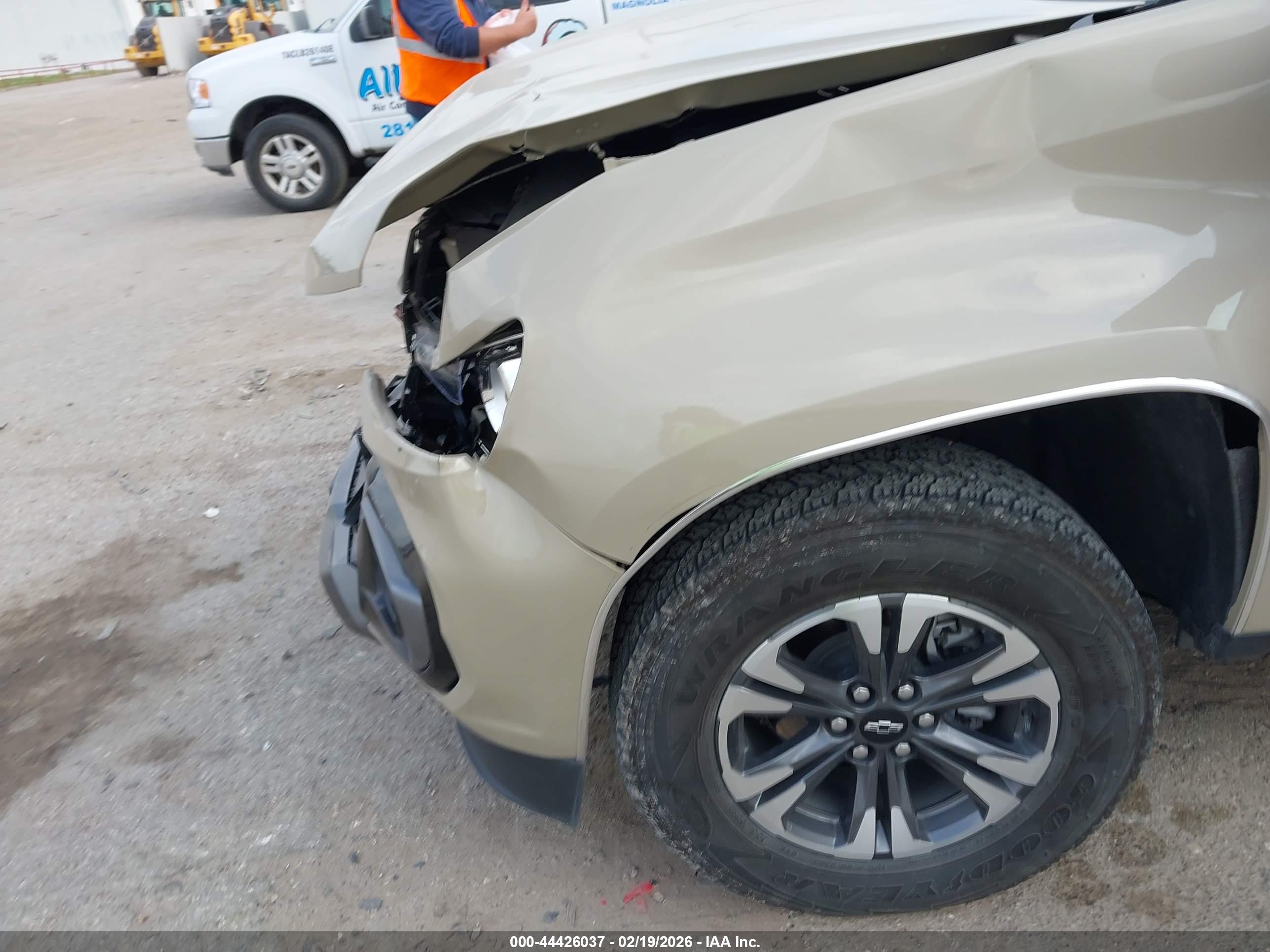CHEVROLET COLORADO image 6