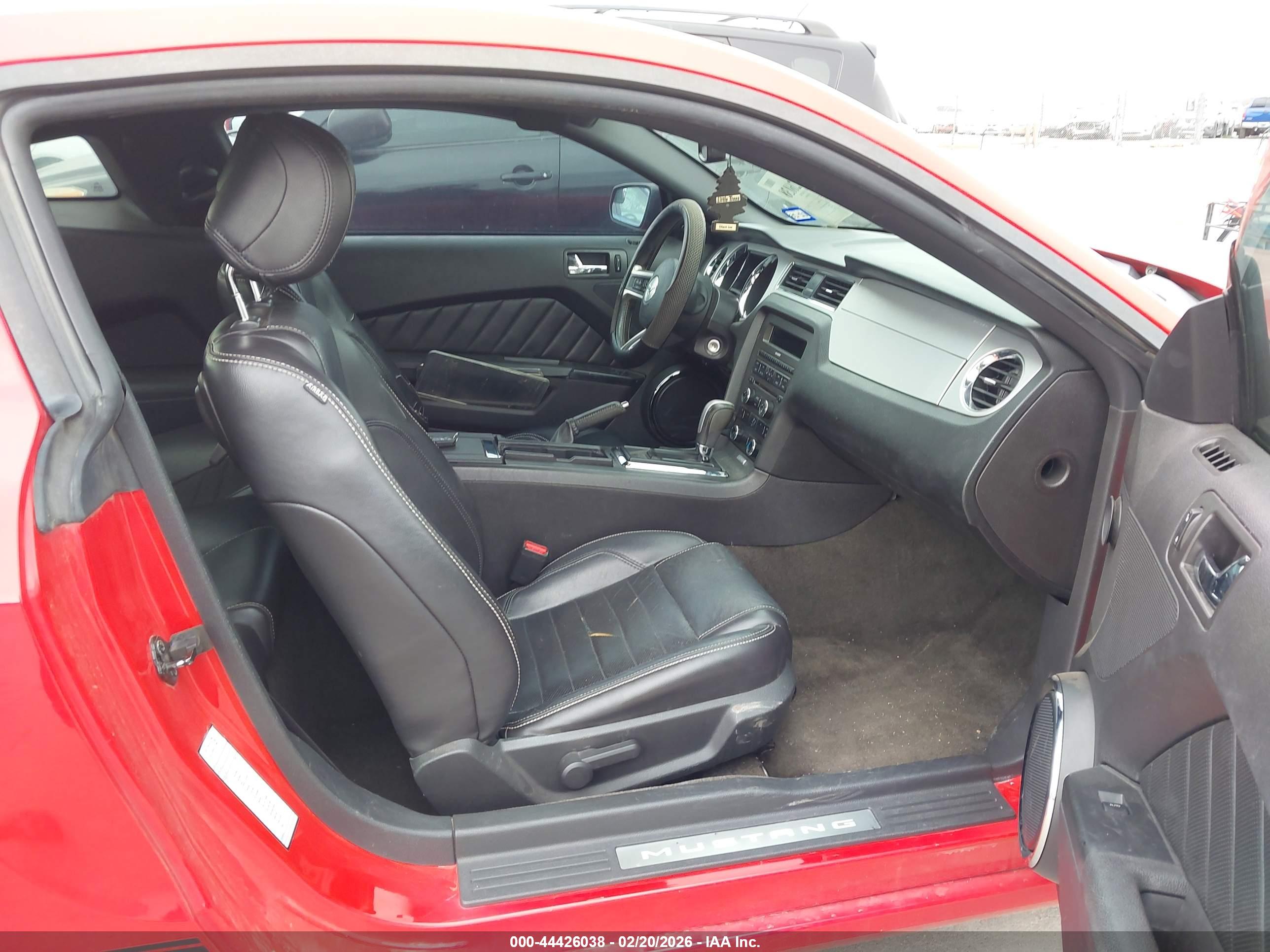 FORD MUSTANG image 5