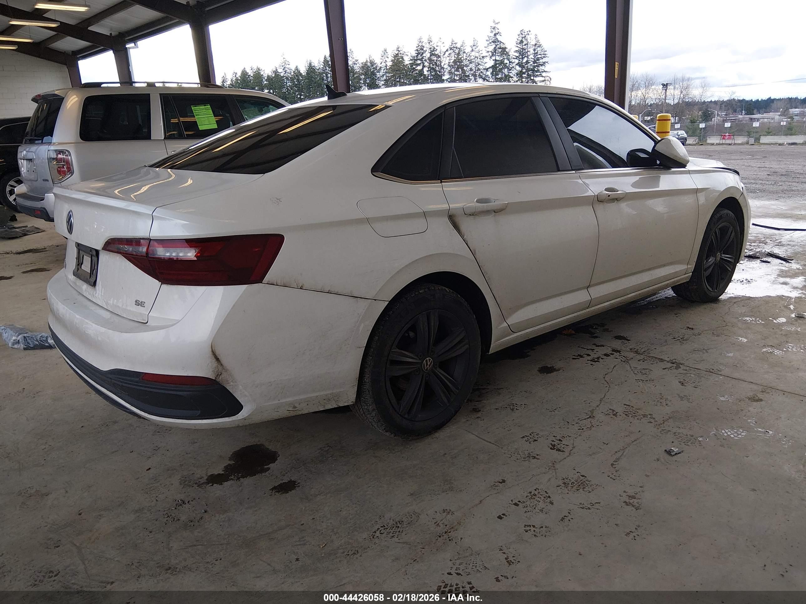 VOLKSWAGEN JETTA image 4