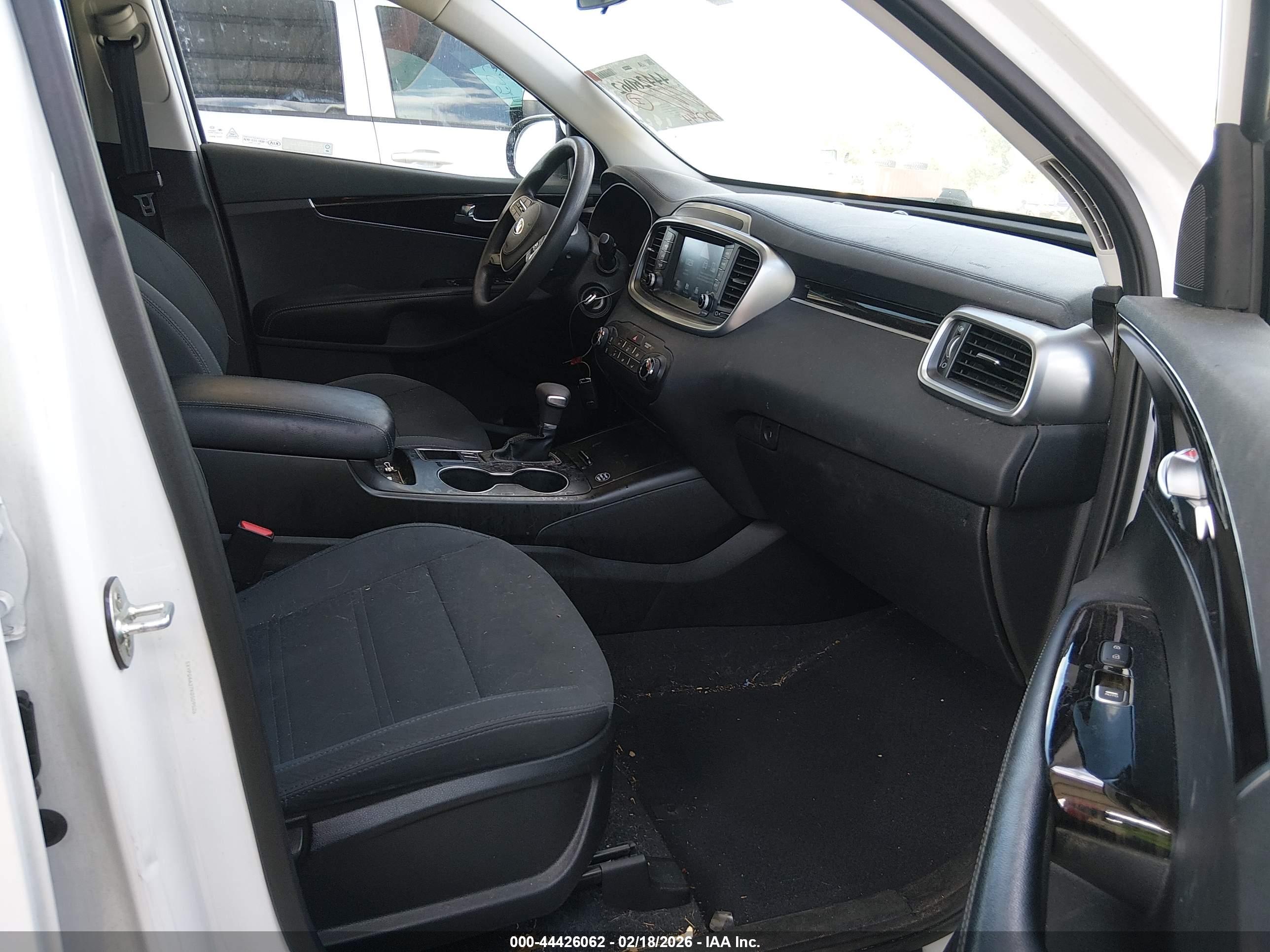 KIA SORENTO image 5