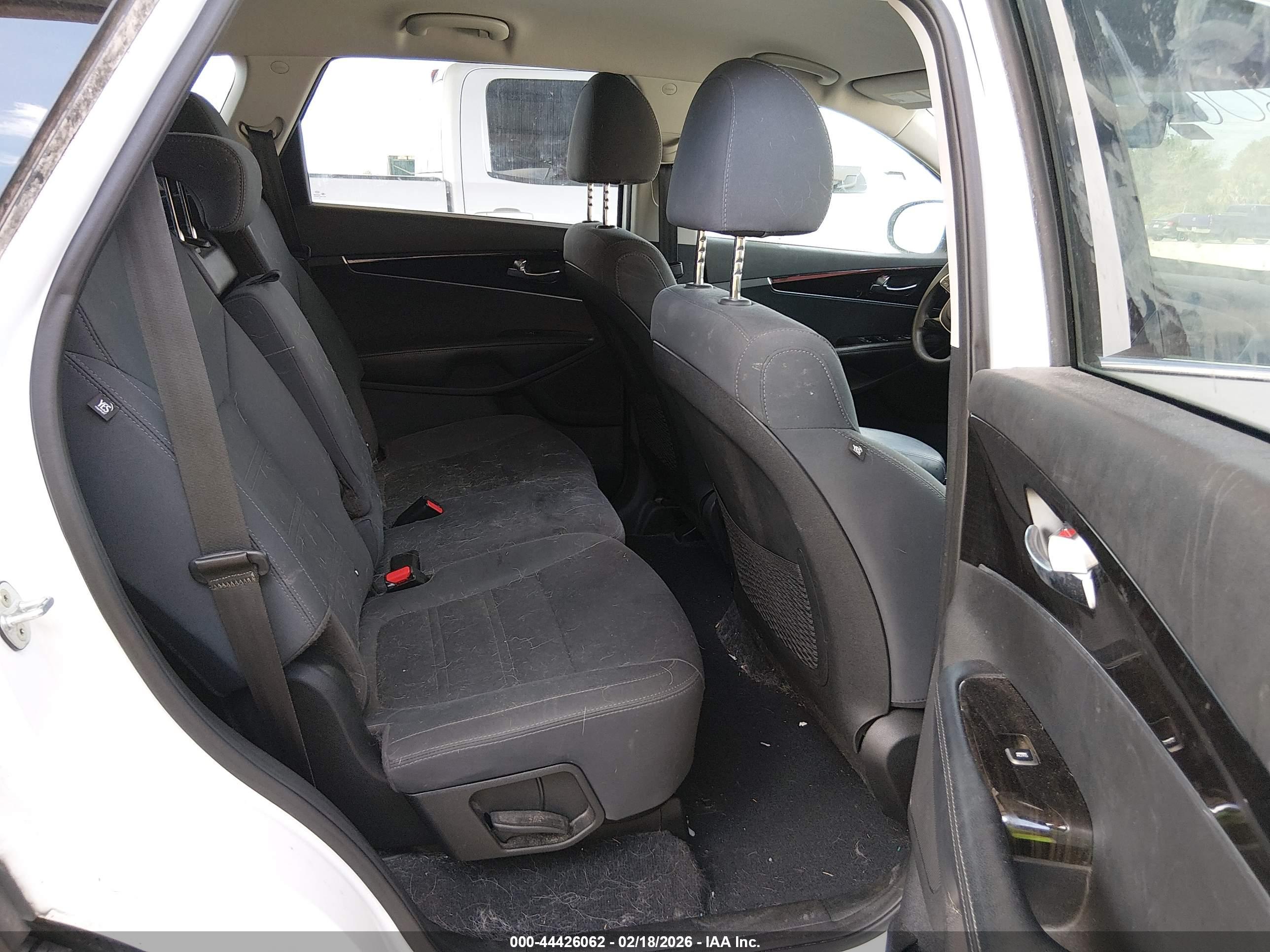 KIA SORENTO image 8