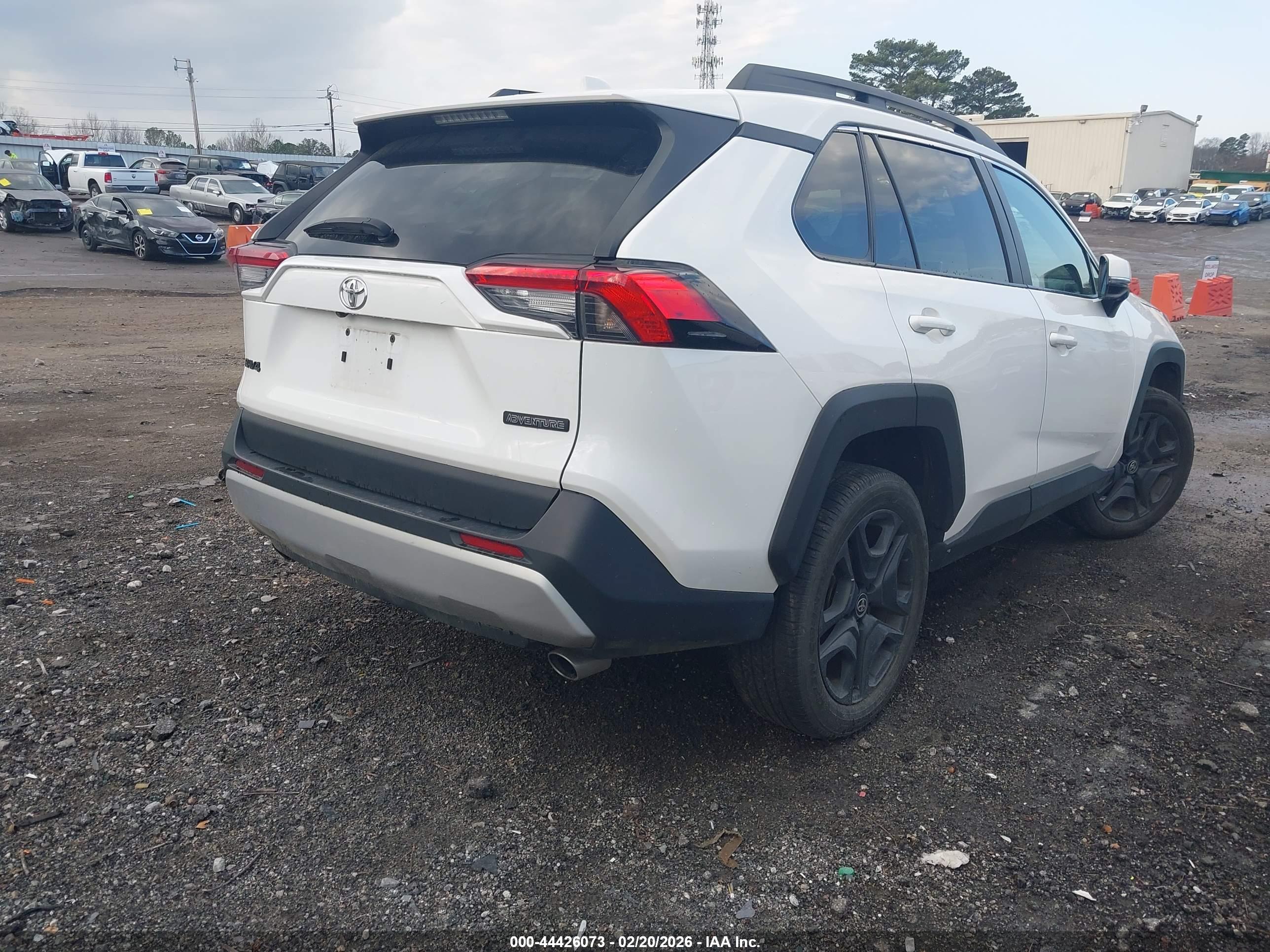 TOYOTA RAV4 image 4