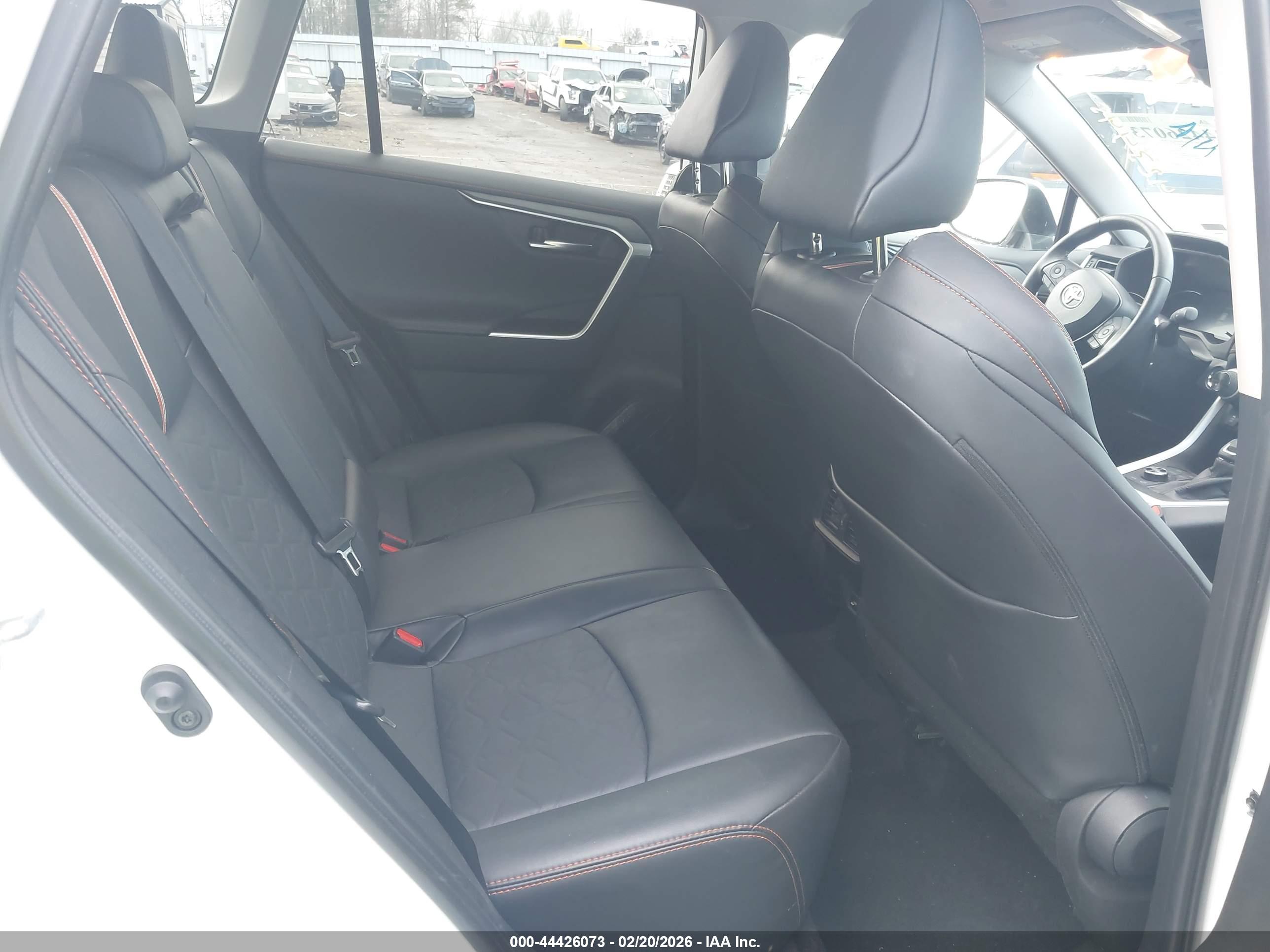 TOYOTA RAV4 image 8