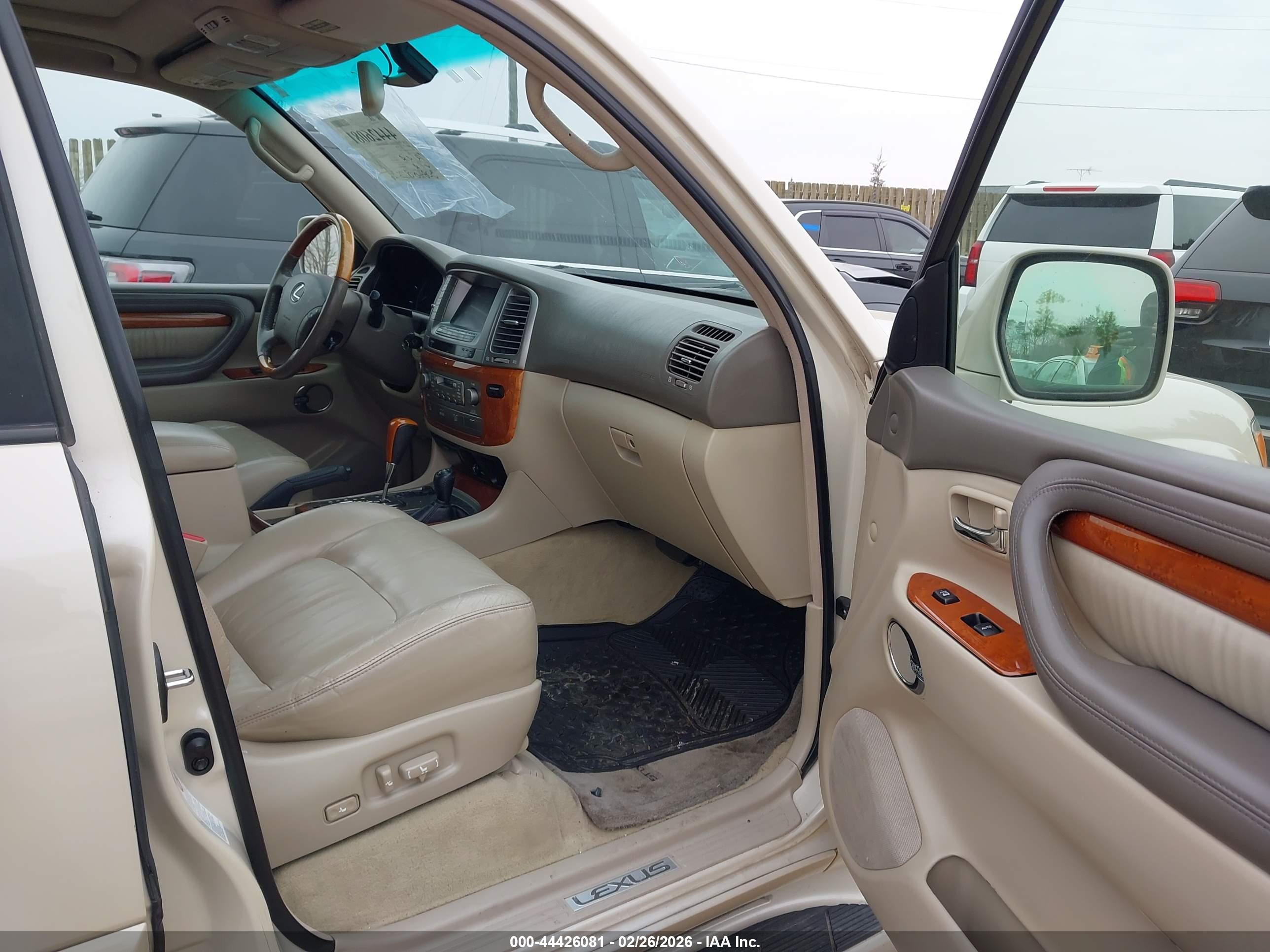 LEXUS LX image 5