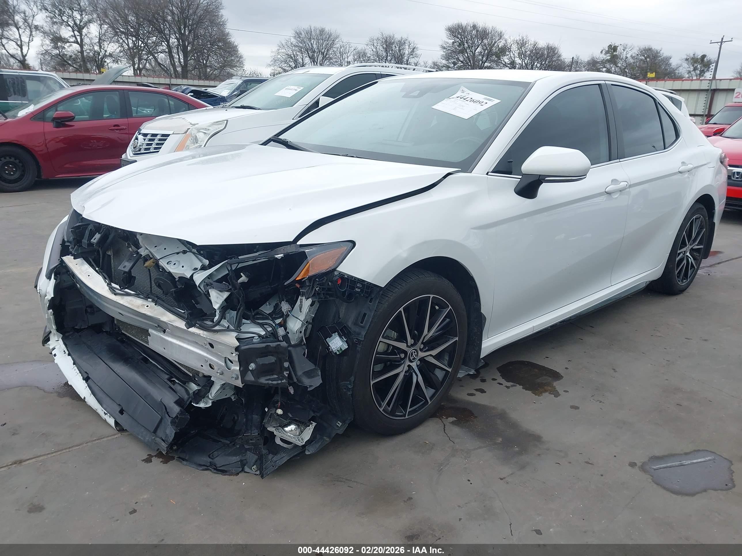 TOYOTA CAMRY image 2