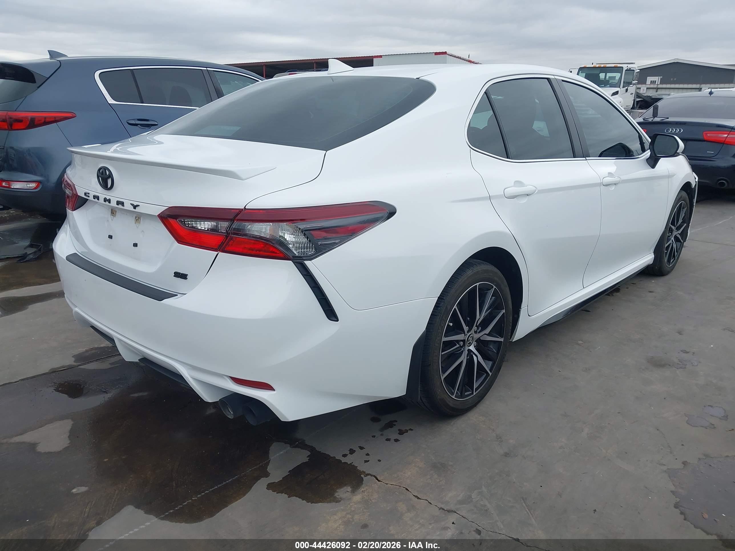 TOYOTA CAMRY image 4