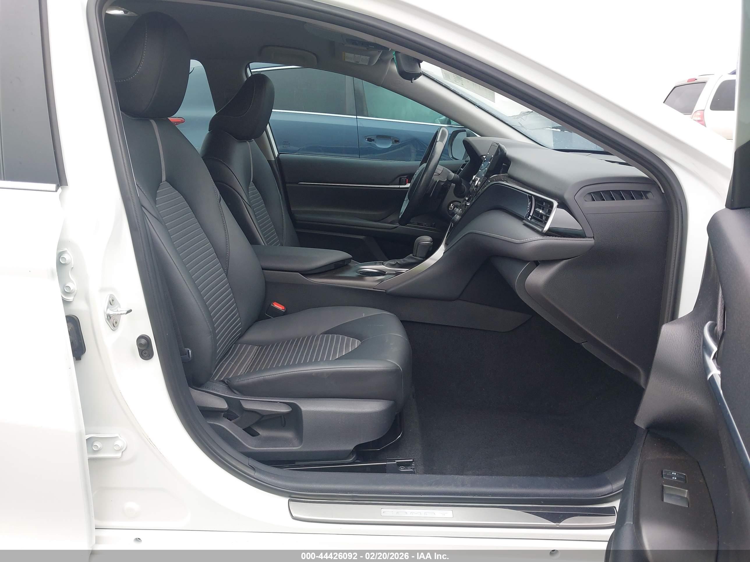 TOYOTA CAMRY image 5