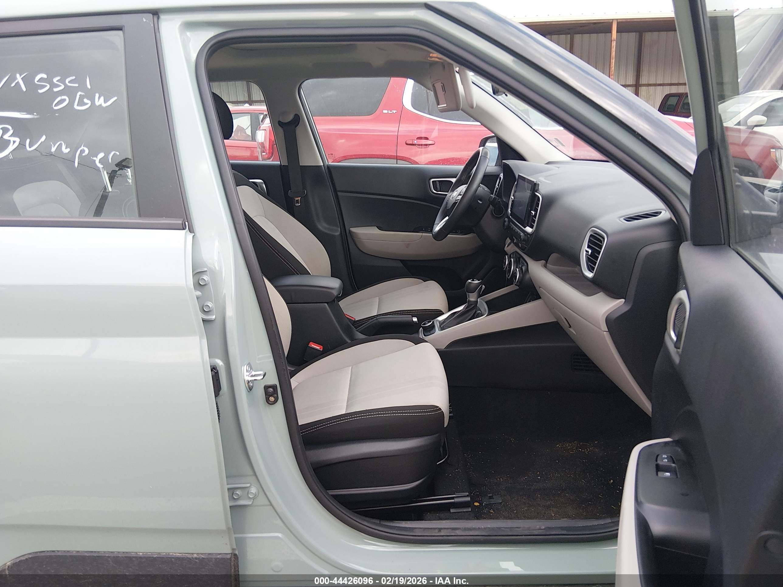 HYUNDAI VENUE image 5