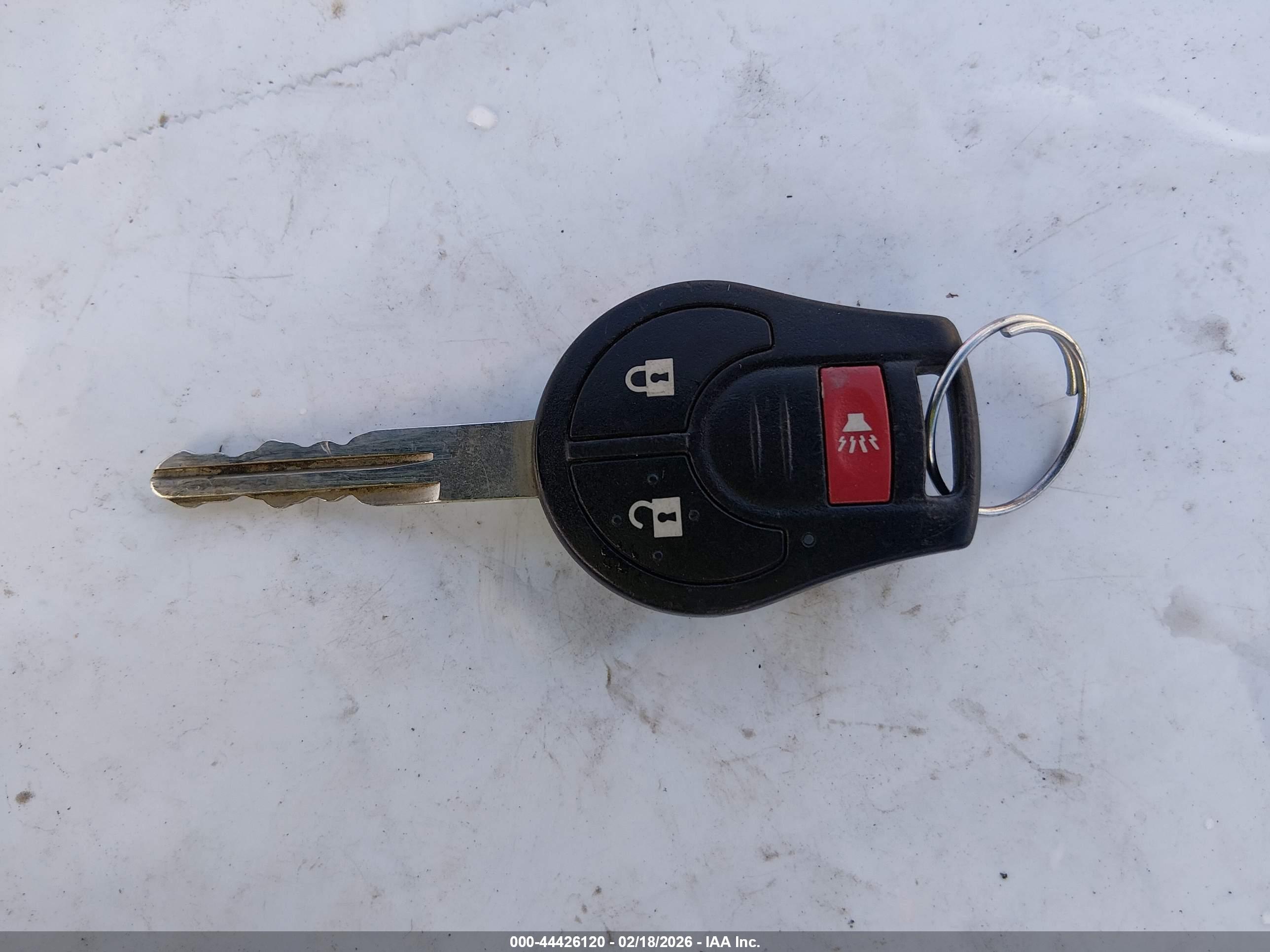 NISSAN VERSA image 11
