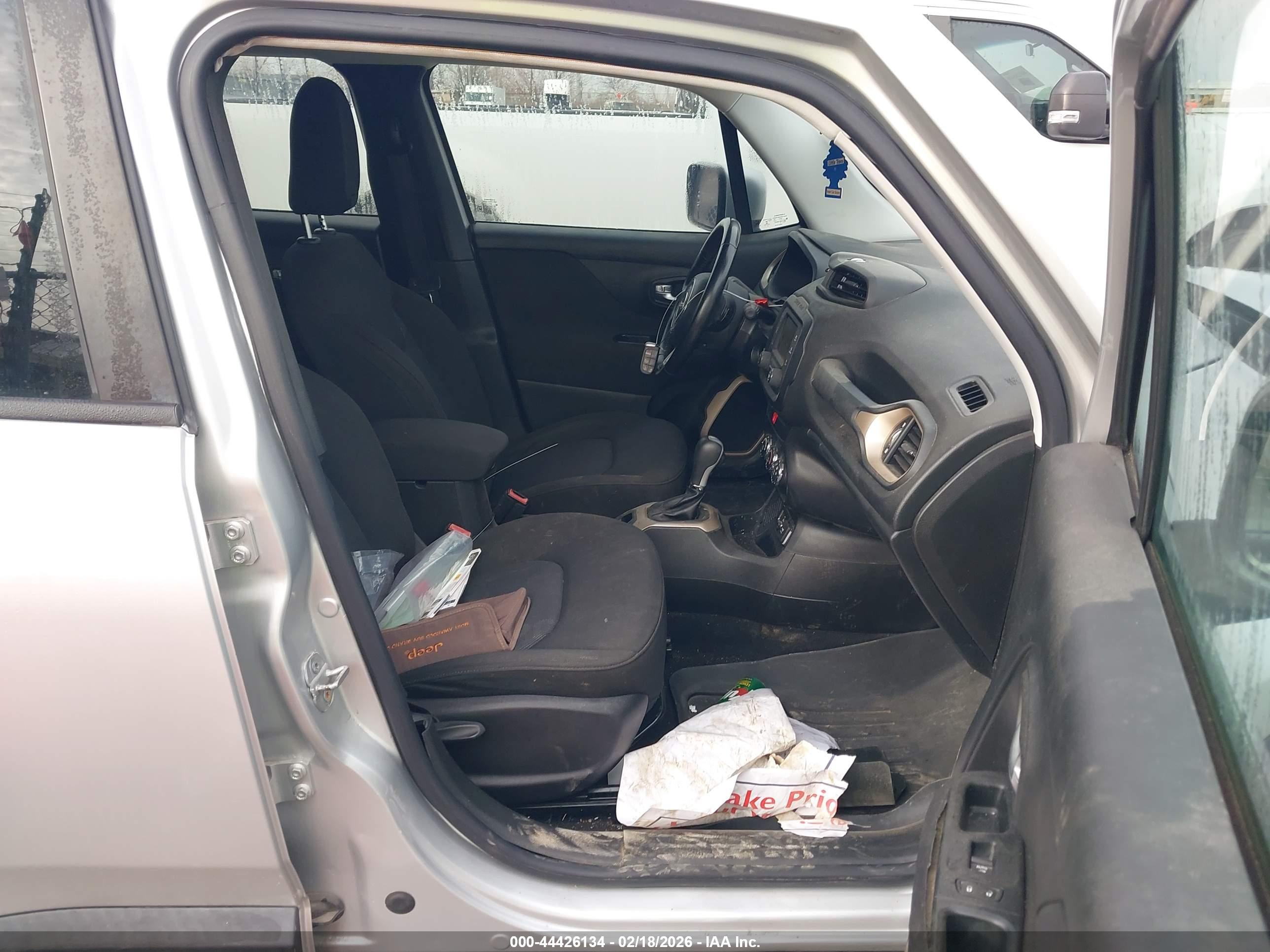 JEEP RENEGADE image 5
