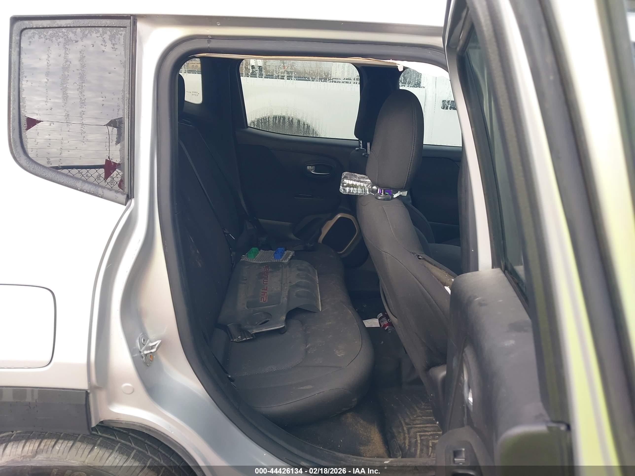 JEEP RENEGADE image 8