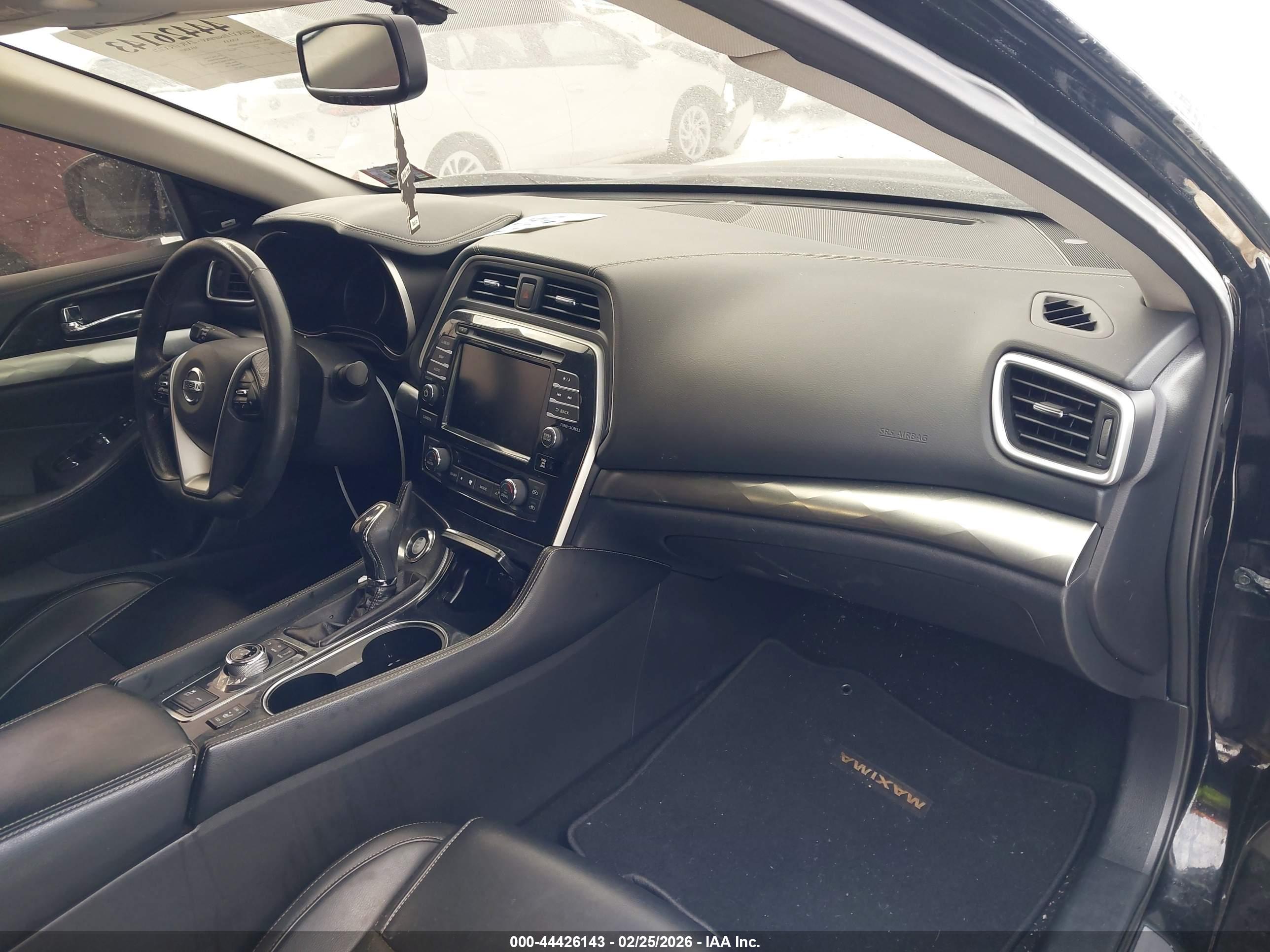 NISSAN MAXIMA image 5