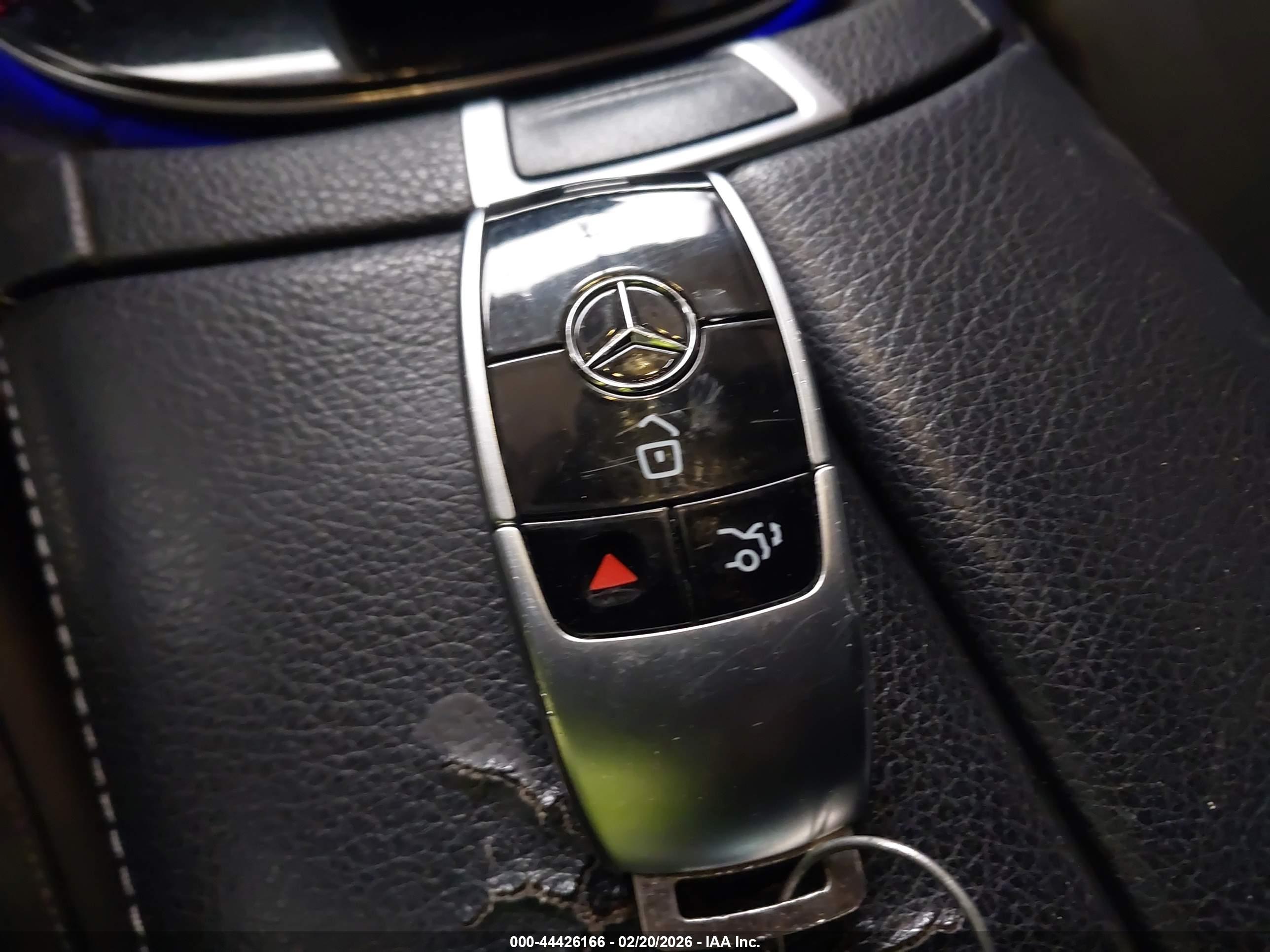 MERCEDES-BENZ E image 11