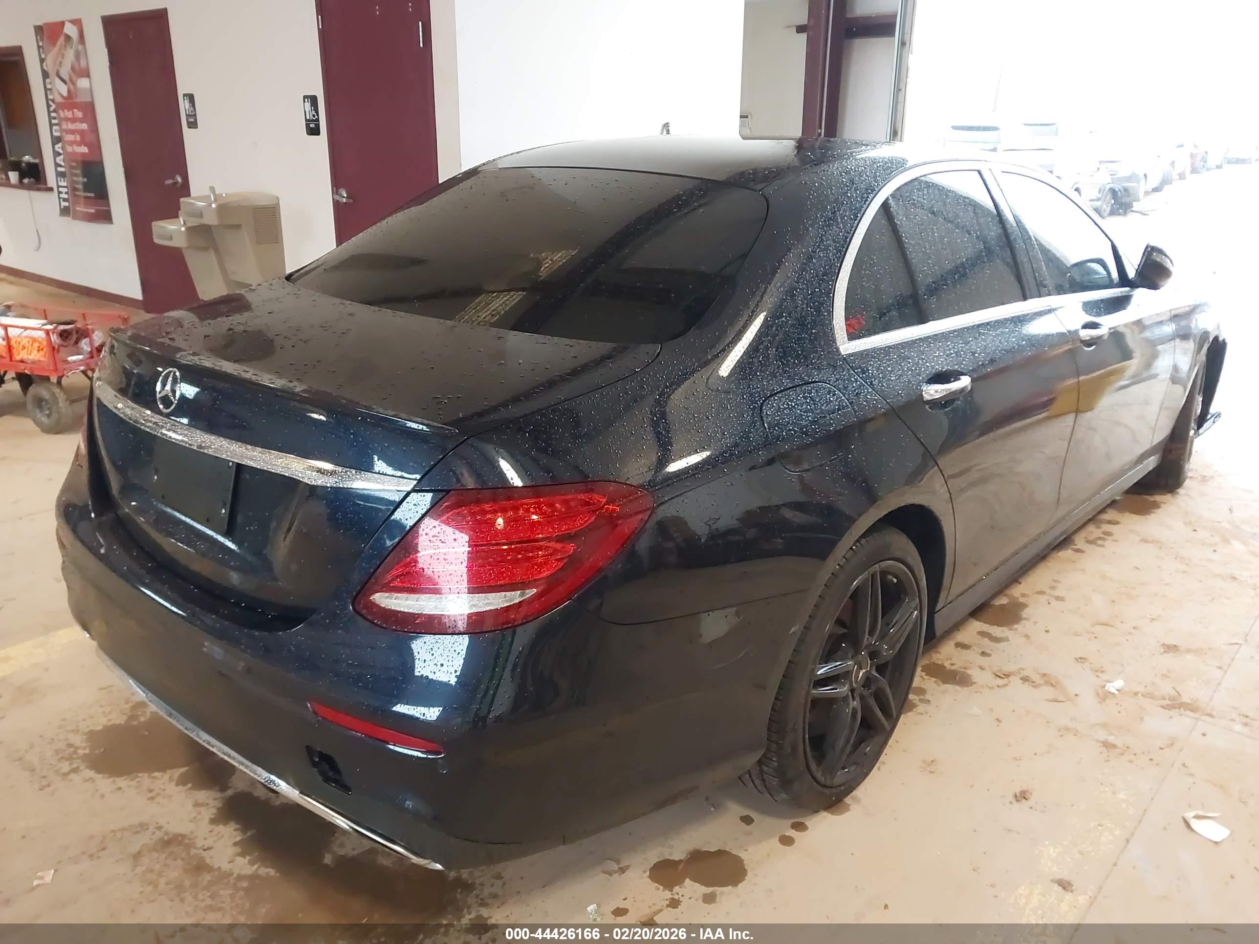 MERCEDES-BENZ E image 4