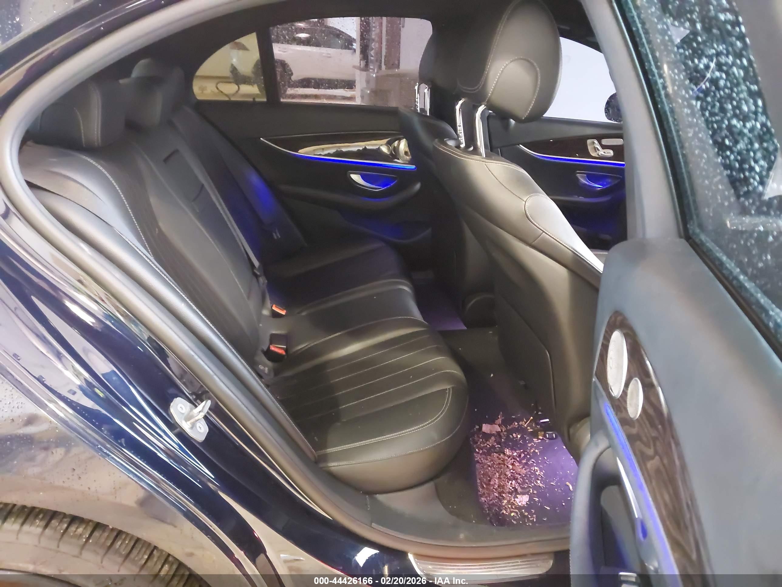 MERCEDES-BENZ E image 8
