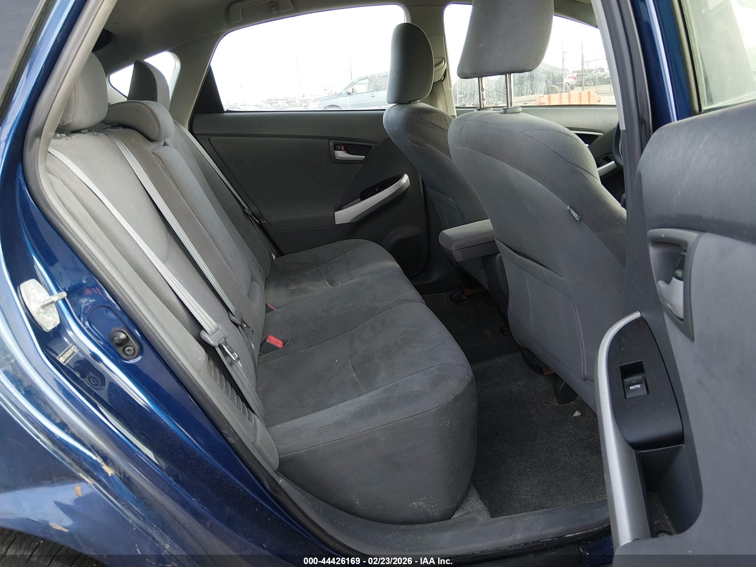 TOYOTA PRIUS image 8