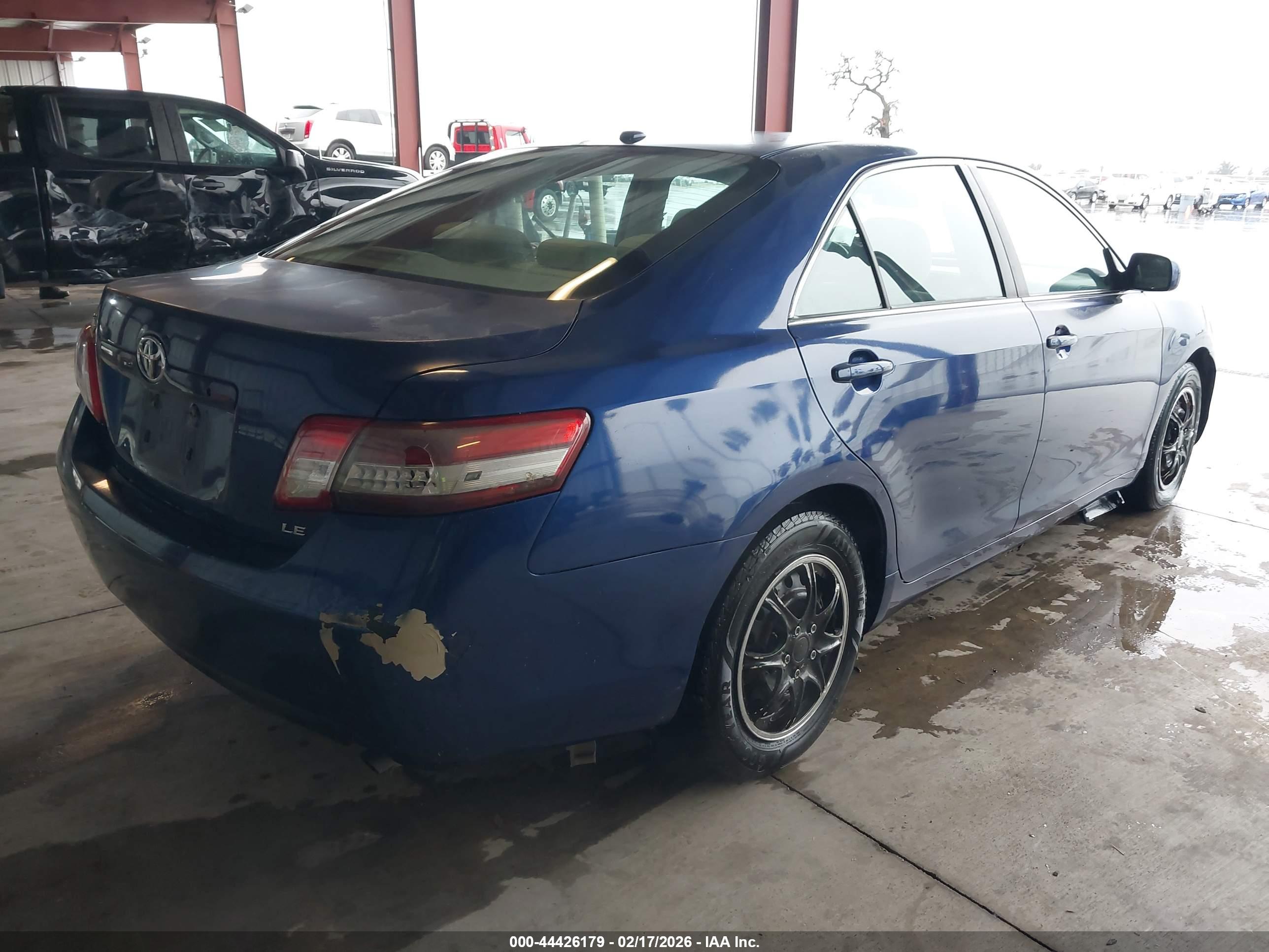 TOYOTA CAMRY image 4