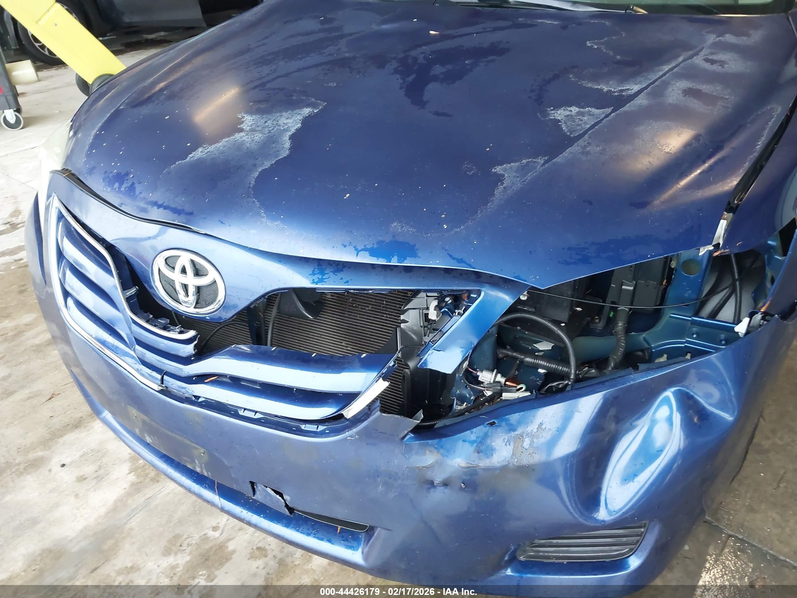 TOYOTA CAMRY image 6