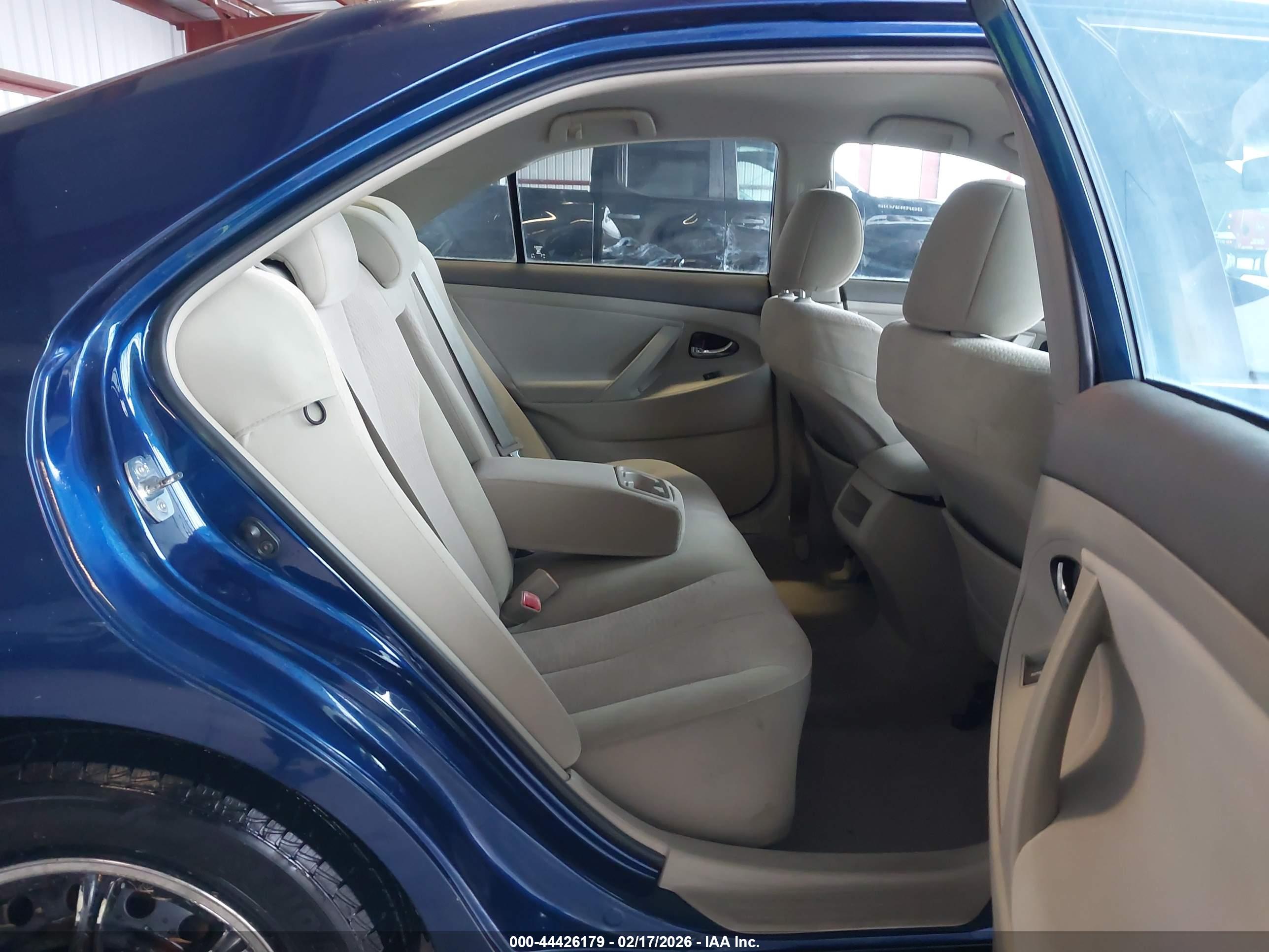 TOYOTA CAMRY image 8