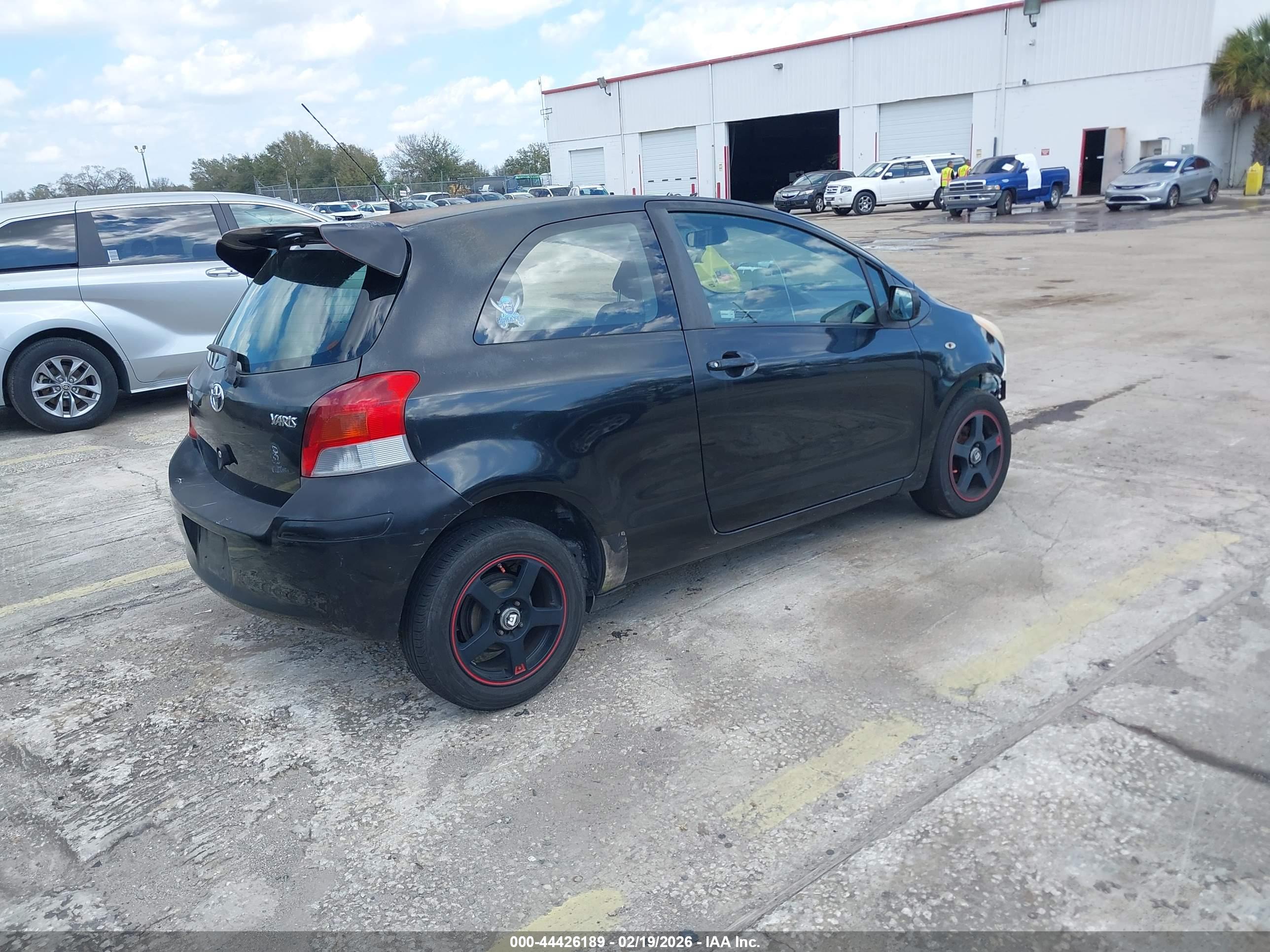 TOYOTA YARIS image 4