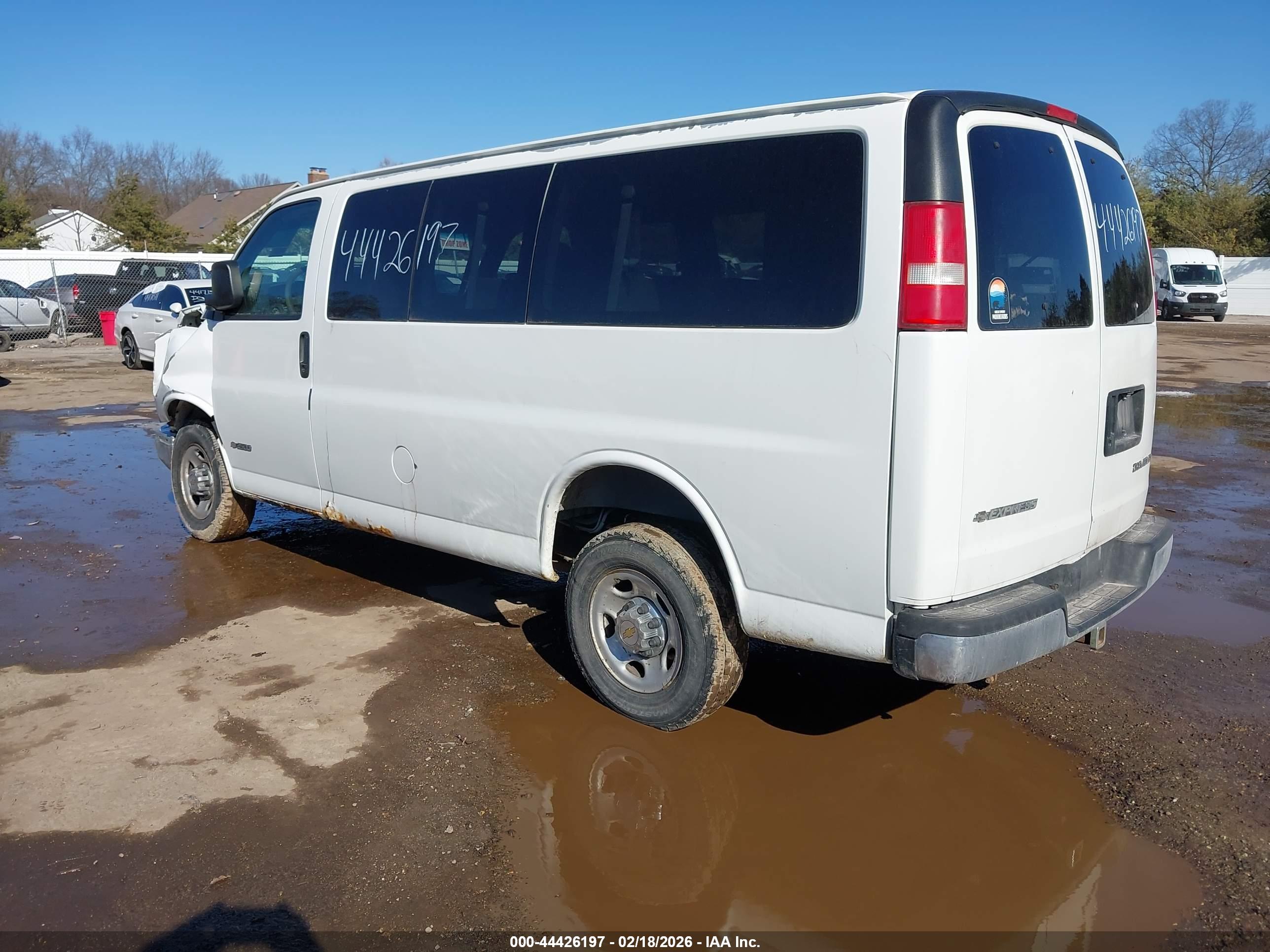 CHEVROLET EXPRESS image 3