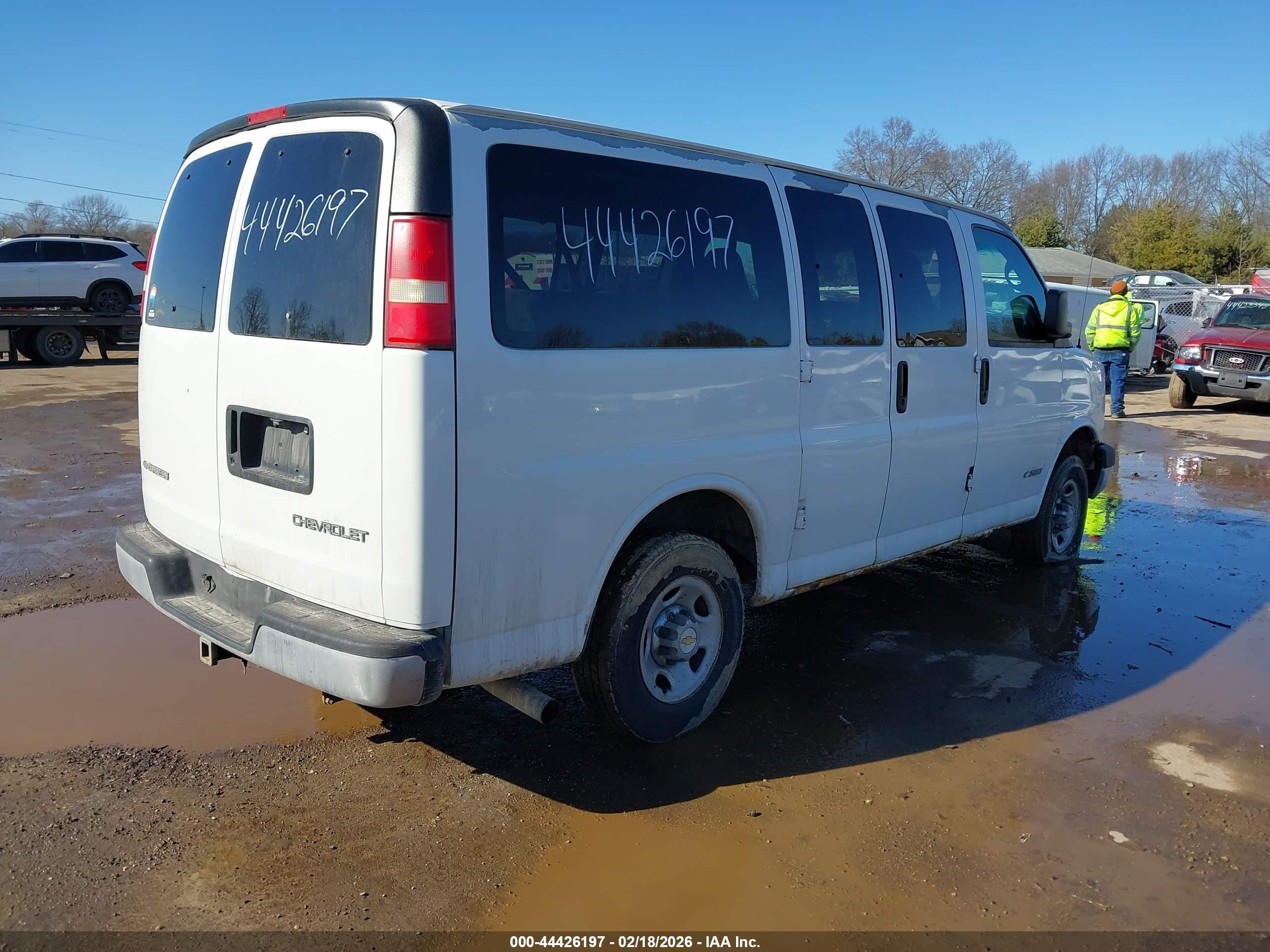 CHEVROLET EXPRESS image 4